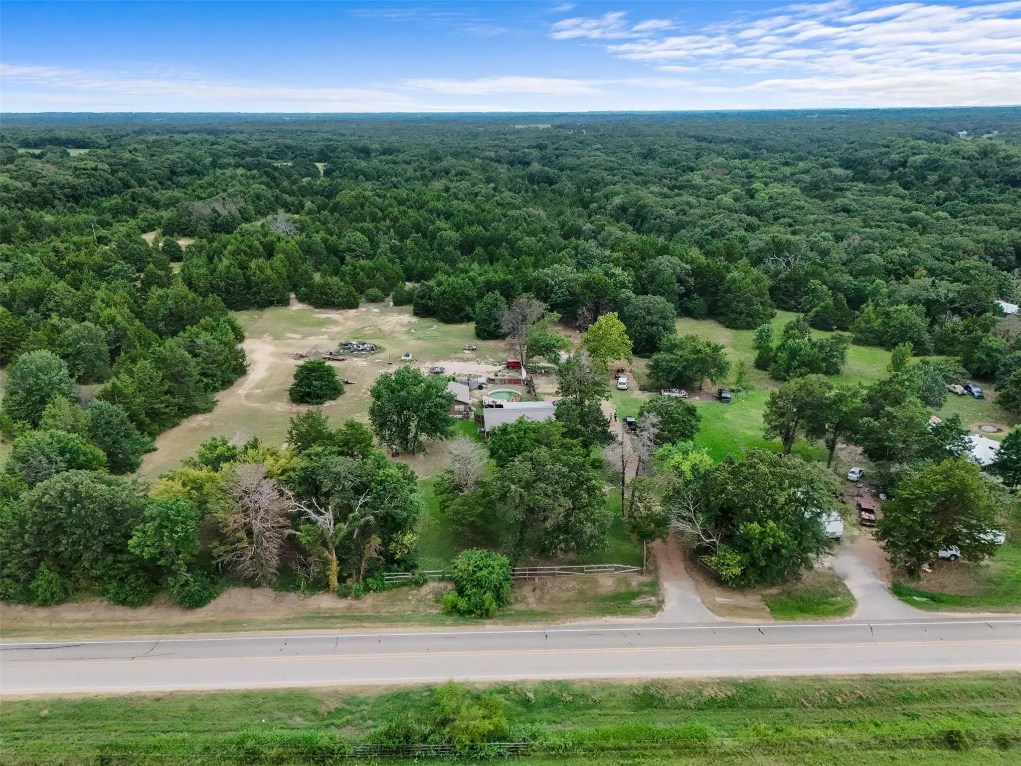 Single Family Residence For Rent in Fannin County , 7481 W Fm 1753, Ravenna, Texas 75476, 2 Bedroom, 1 Bathroom, Garage spaces, 1,867 Sqft, built in 1972, mls#21371553, Real Estate Agent in Ravenna, Homes For Rent in Fannin county, Homes For Rent in Ravenna, Realtor in Ravenna Texas, Real Estate Brokerage Independent Realty Texas, Luminita Cordes Realtor