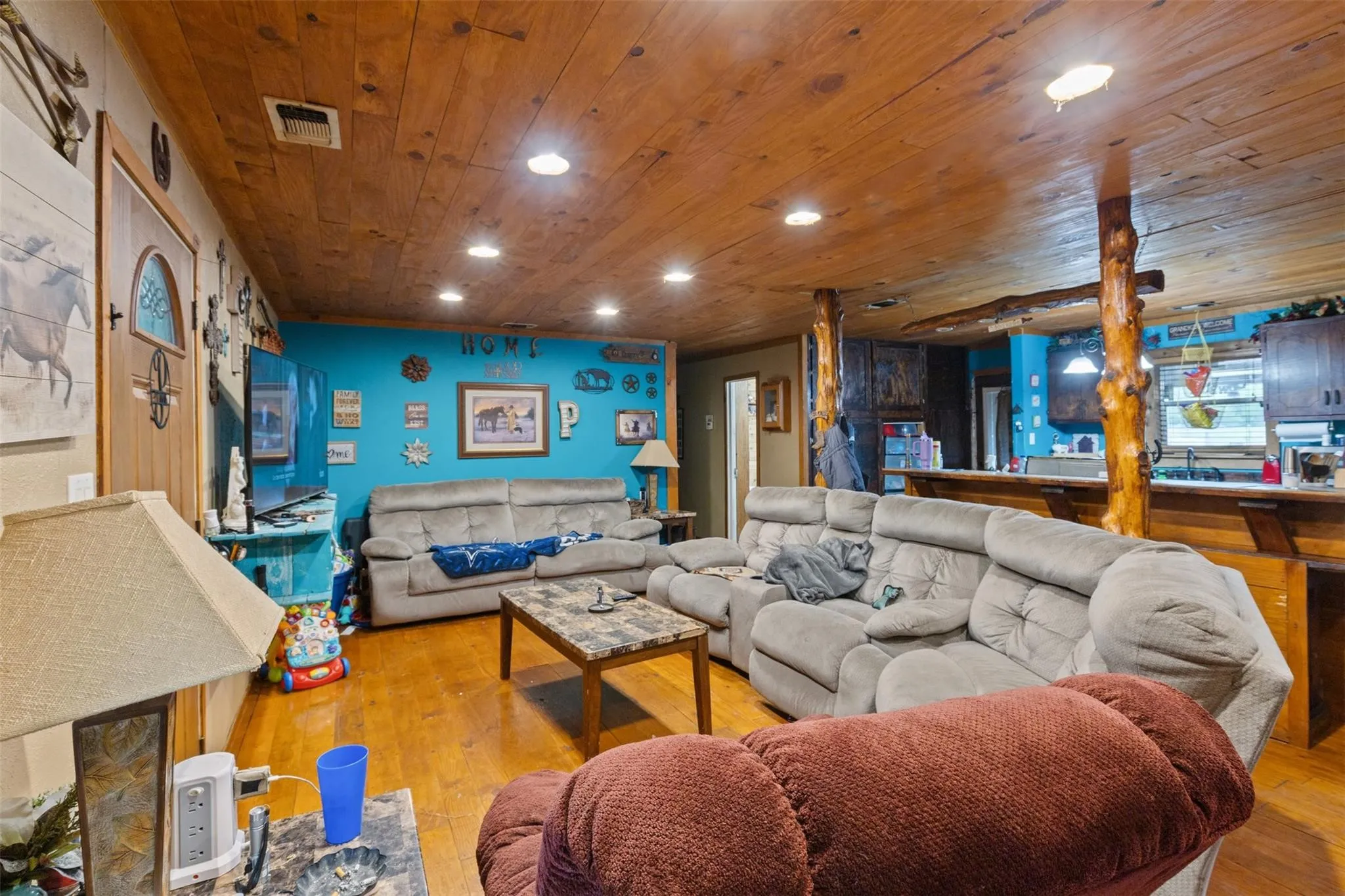 Single Family Residence For Rent in Fannin County , 7481 W Fm 1753, Ravenna, Texas 75476, 2 Bedroom, 1 Bathroom, Garage spaces, 1,867 Sqft, built in 1972, mls#21371553, Real Estate Agent in Ravenna, Homes For Rent in Fannin county, Homes For Rent in Ravenna, Realtor in Ravenna Texas, Real Estate Brokerage Independent Realty Texas, Luminita Cordes Realtor