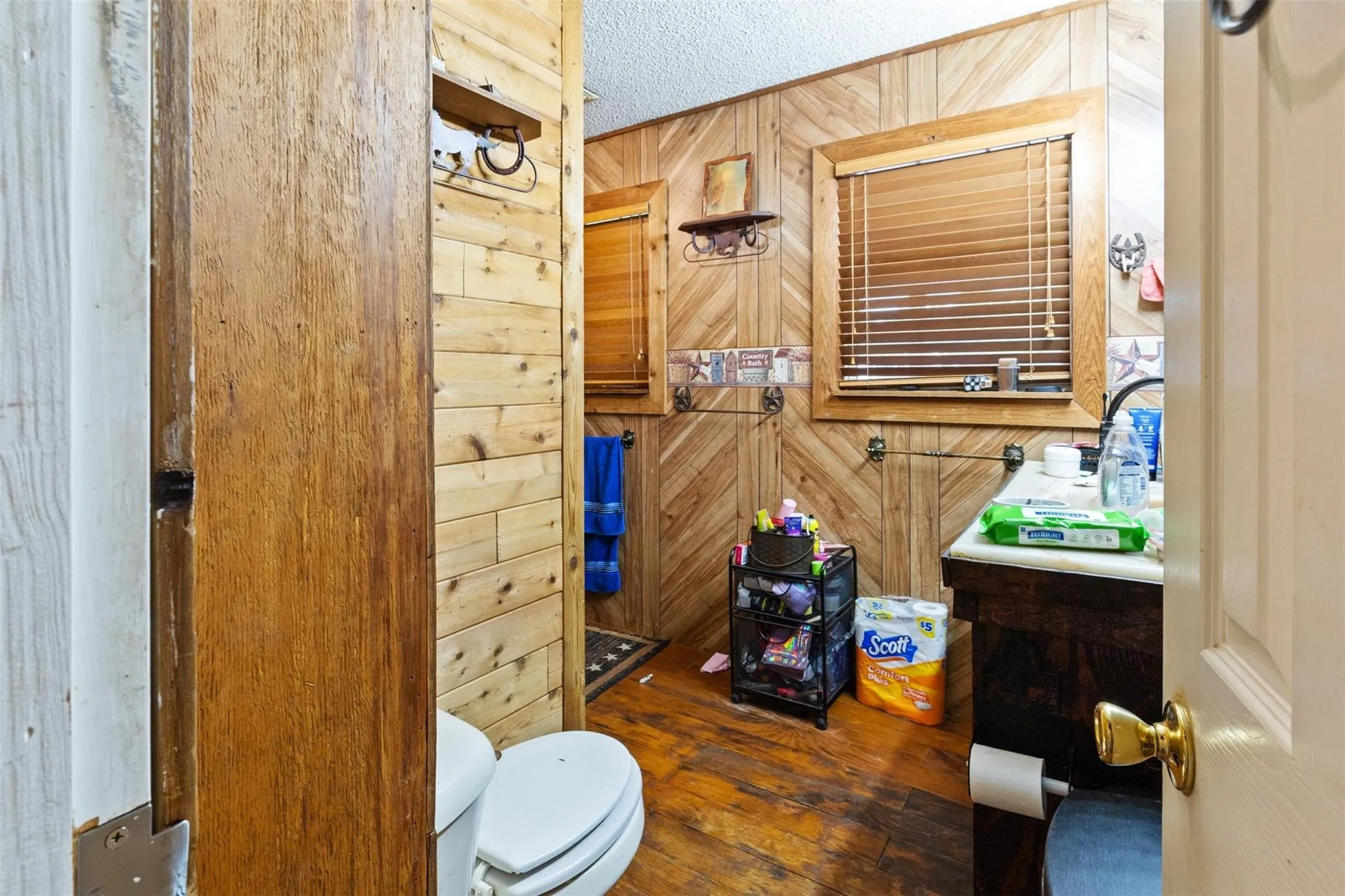 Single Family Residence For Rent in Fannin County , 7481 W Fm 1753, Ravenna, Texas 75476, 2 Bedroom, 1 Bathroom, Garage spaces, 1,867 Sqft, built in 1972, mls#21371553, Real Estate Agent in Ravenna, Homes For Rent in Fannin county, Homes For Rent in Ravenna, Realtor in Ravenna Texas, Real Estate Brokerage Independent Realty Texas, Luminita Cordes Realtor