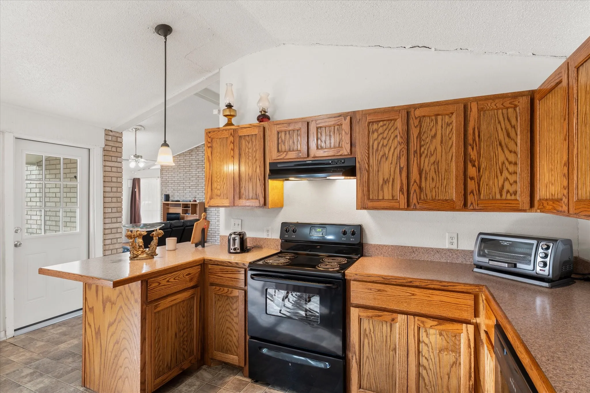 Single Family Residence For Sale in Titus County , 106 Lively Avenue, Mt Pleasant, Texas 75455, 3 Bedroom, 2 Bathroom, Garage spaces, 1,888 Sqft, built in 1967, mls#21371573, Real Estate Agent in Mt Pleasant, Homes For Sale in Titus county, Homes For Sale in Mt Pleasant, Realtor in Mt Pleasant Texas, Real Estate Brokerage Independent Realty Texas, Luminita Cordes Realtor