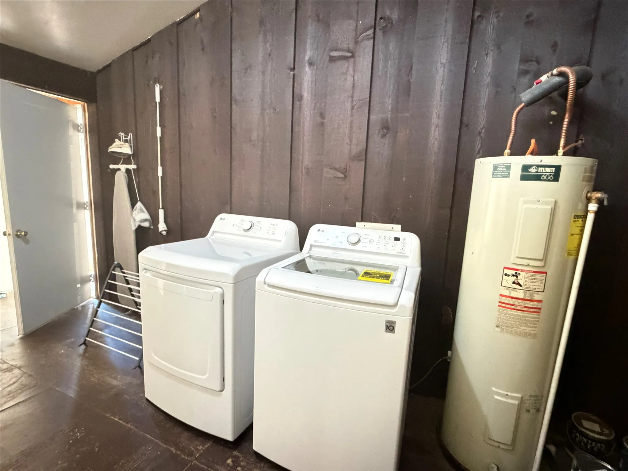 Single Family Residence For Sale in Titus County , 106 Lively Avenue, Mt Pleasant, Texas 75455, 3 Bedroom, 2 Bathroom, Garage spaces, 1,888 Sqft, built in 1967, mls#21371573, Real Estate Agent in Mt Pleasant, Homes For Sale in Titus county, Homes For Sale in Mt Pleasant, Realtor in Mt Pleasant Texas, Real Estate Brokerage Independent Realty Texas, Luminita Cordes Realtor