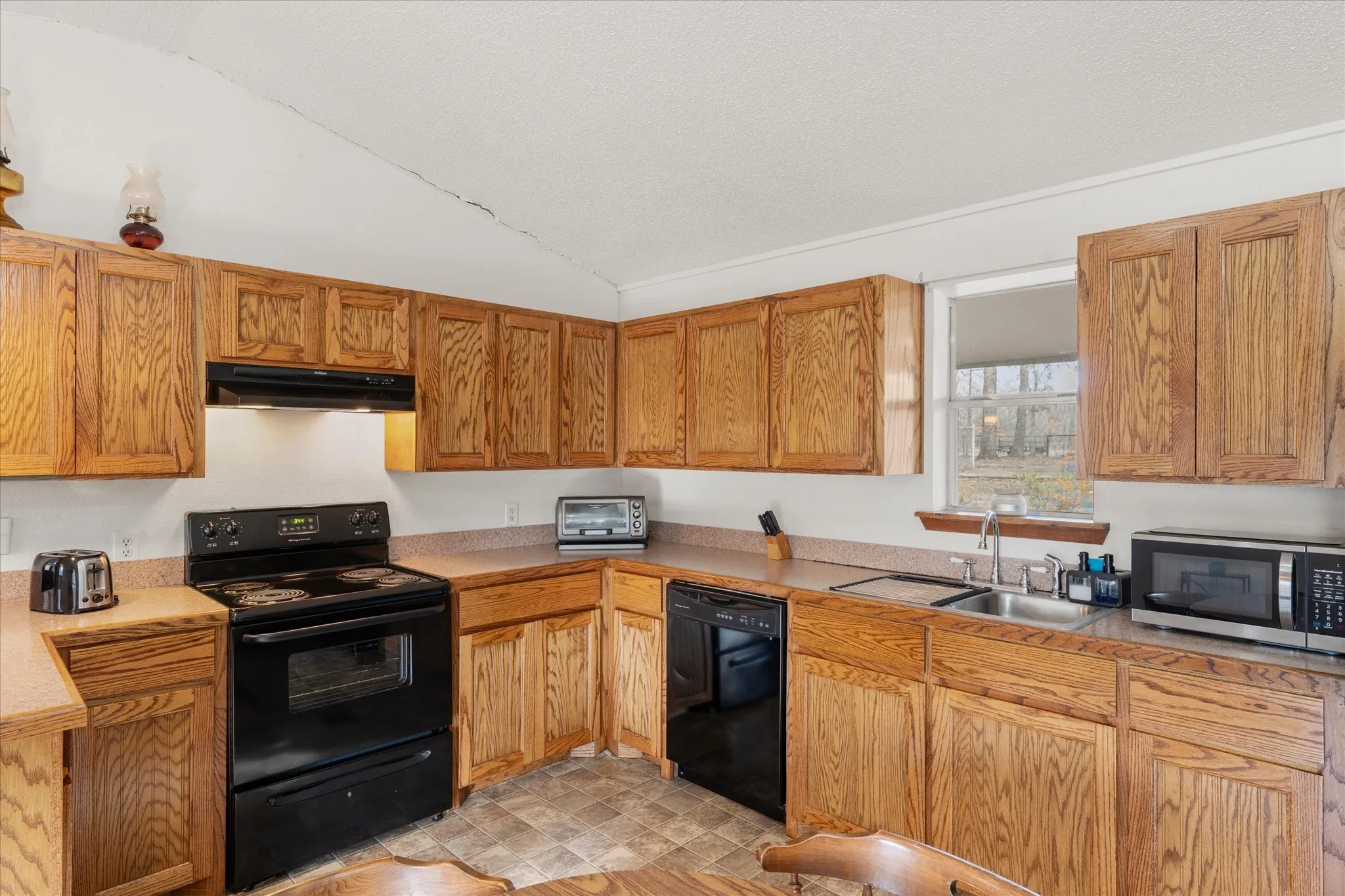 Single Family Residence For Sale in Titus County , 106 Lively Avenue, Mt Pleasant, Texas 75455, 3 Bedroom, 2 Bathroom, Garage spaces, 1,888 Sqft, built in 1967, mls#21371573, Real Estate Agent in Mt Pleasant, Homes For Sale in Titus county, Homes For Sale in Mt Pleasant, Realtor in Mt Pleasant Texas, Real Estate Brokerage Independent Realty Texas, Luminita Cordes Realtor