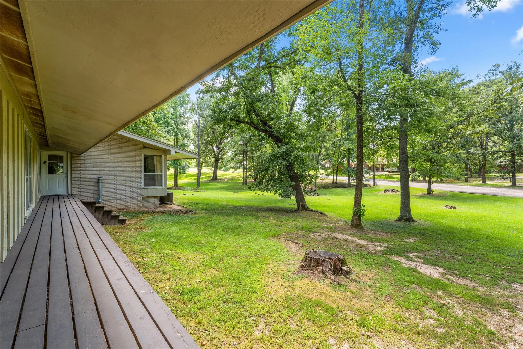 Single Family Residence For Sale in Titus County , 106 Lively Avenue, Mt Pleasant, Texas 75455, 3 Bedroom, 2 Bathroom, Garage spaces, 1,888 Sqft, built in 1967, mls#21371573, Real Estate Agent in Mt Pleasant, Homes For Sale in Titus county, Homes For Sale in Mt Pleasant, Realtor in Mt Pleasant Texas, Real Estate Brokerage Independent Realty Texas, Luminita Cordes Realtor