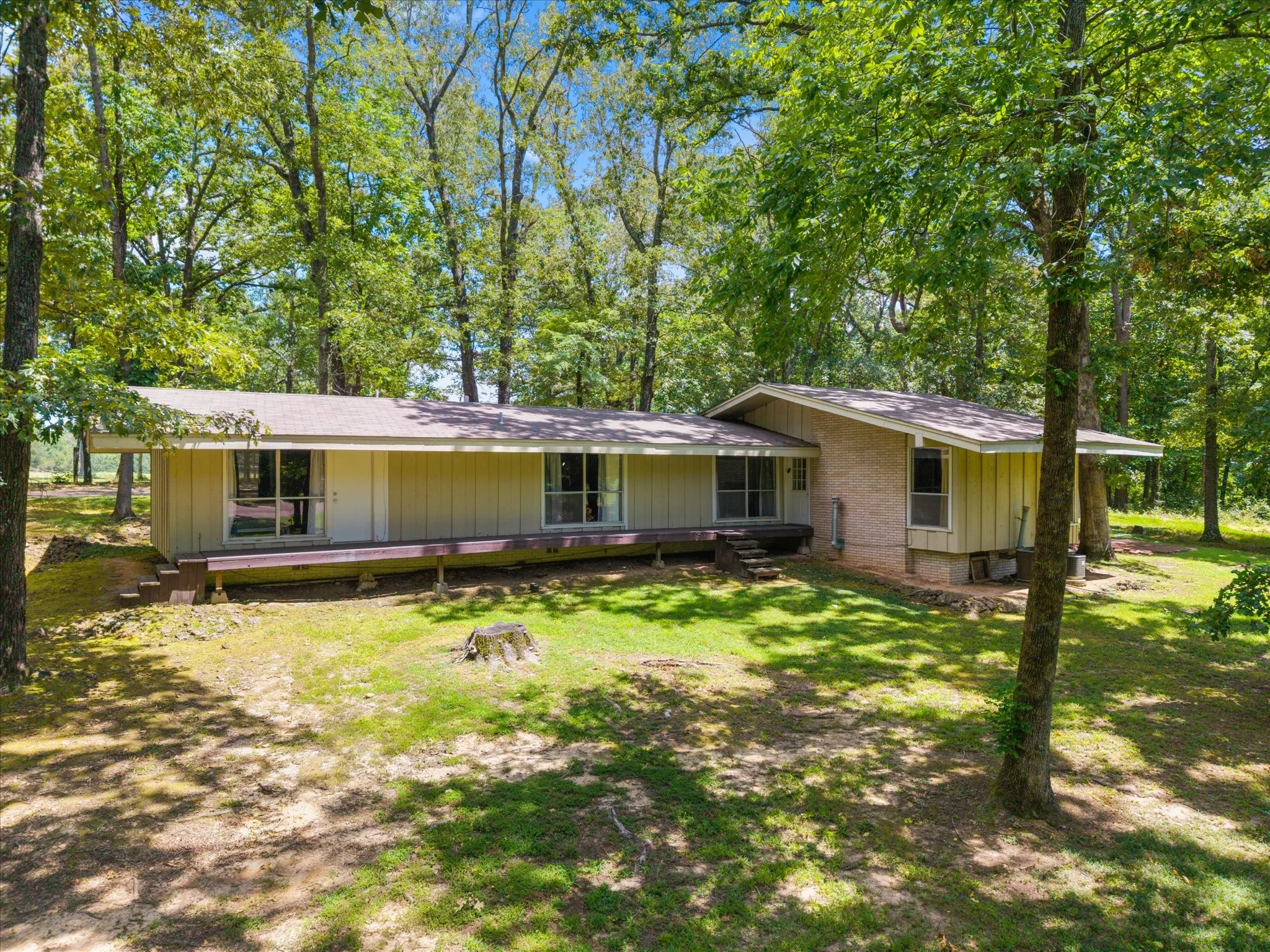 Single Family Residence For Sale in Titus County , 106 Lively Avenue, Mt Pleasant, Texas 75455, 3 Bedroom, 2 Bathroom, Garage spaces, 1,888 Sqft, built in 1967, mls#21371573, Real Estate Agent in Mt Pleasant, Homes For Sale in Titus county, Homes For Sale in Mt Pleasant, Realtor in Mt Pleasant Texas, Real Estate Brokerage Independent Realty Texas, Luminita Cordes Realtor
