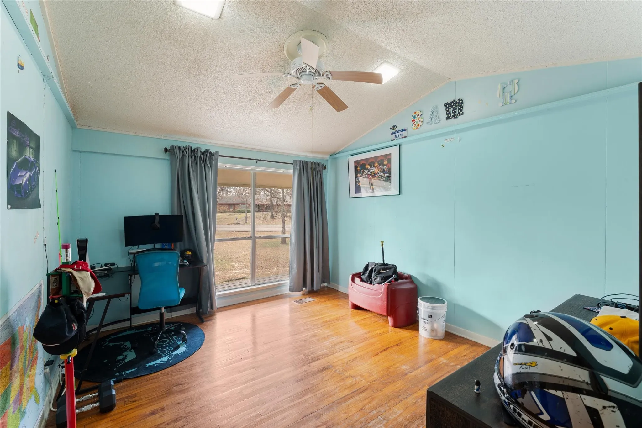 Single Family Residence For Sale in Titus County , 106 Lively Avenue, Mt Pleasant, Texas 75455, 3 Bedroom, 2 Bathroom, Garage spaces, 1,888 Sqft, built in 1967, mls#21371573, Real Estate Agent in Mt Pleasant, Homes For Sale in Titus county, Homes For Sale in Mt Pleasant, Realtor in Mt Pleasant Texas, Real Estate Brokerage Independent Realty Texas, Luminita Cordes Realtor