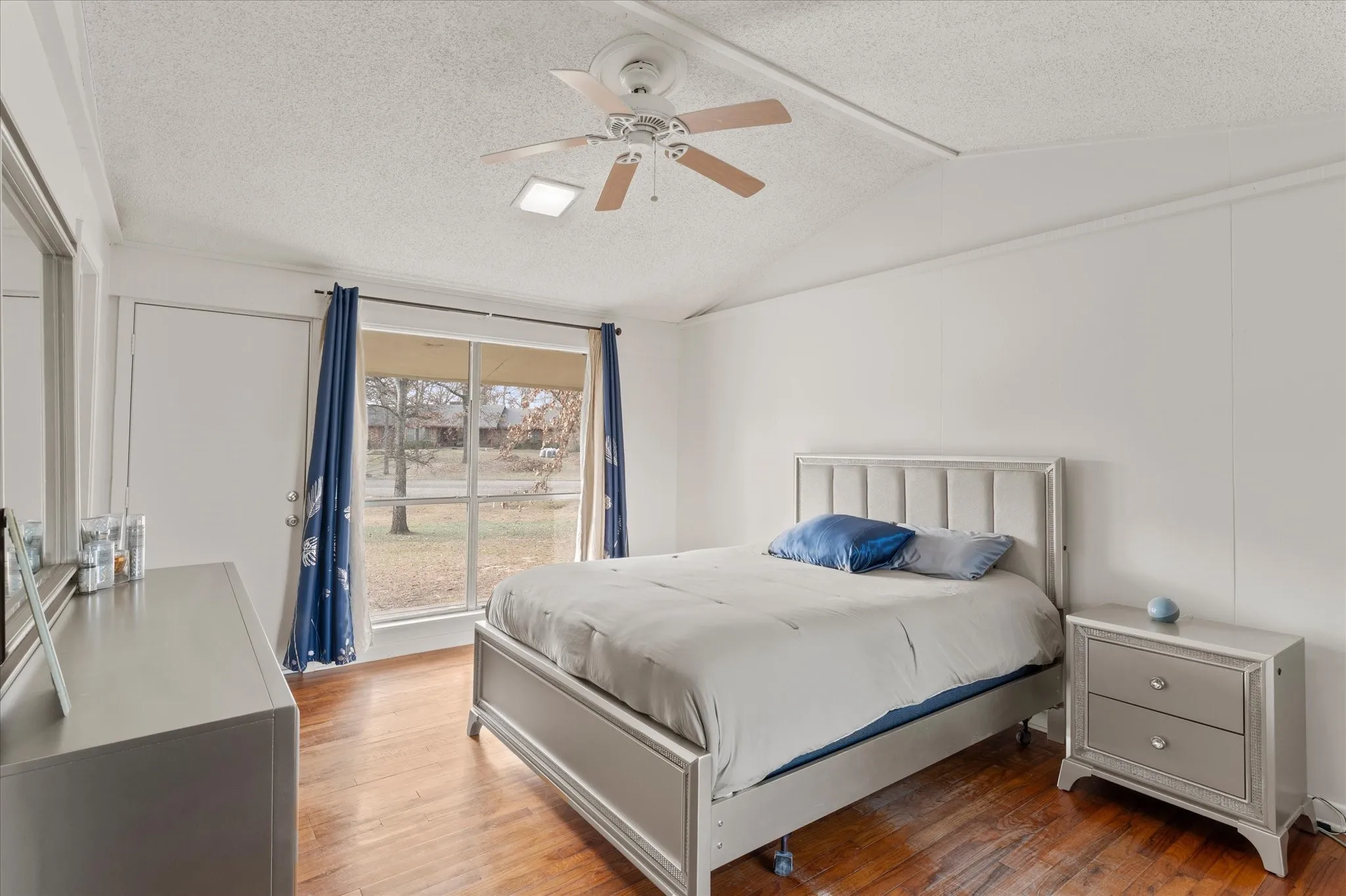 Single Family Residence For Sale in Titus County , 106 Lively Avenue, Mt Pleasant, Texas 75455, 3 Bedroom, 2 Bathroom, Garage spaces, 1,888 Sqft, built in 1967, mls#21371573, Real Estate Agent in Mt Pleasant, Homes For Sale in Titus county, Homes For Sale in Mt Pleasant, Realtor in Mt Pleasant Texas, Real Estate Brokerage Independent Realty Texas, Luminita Cordes Realtor