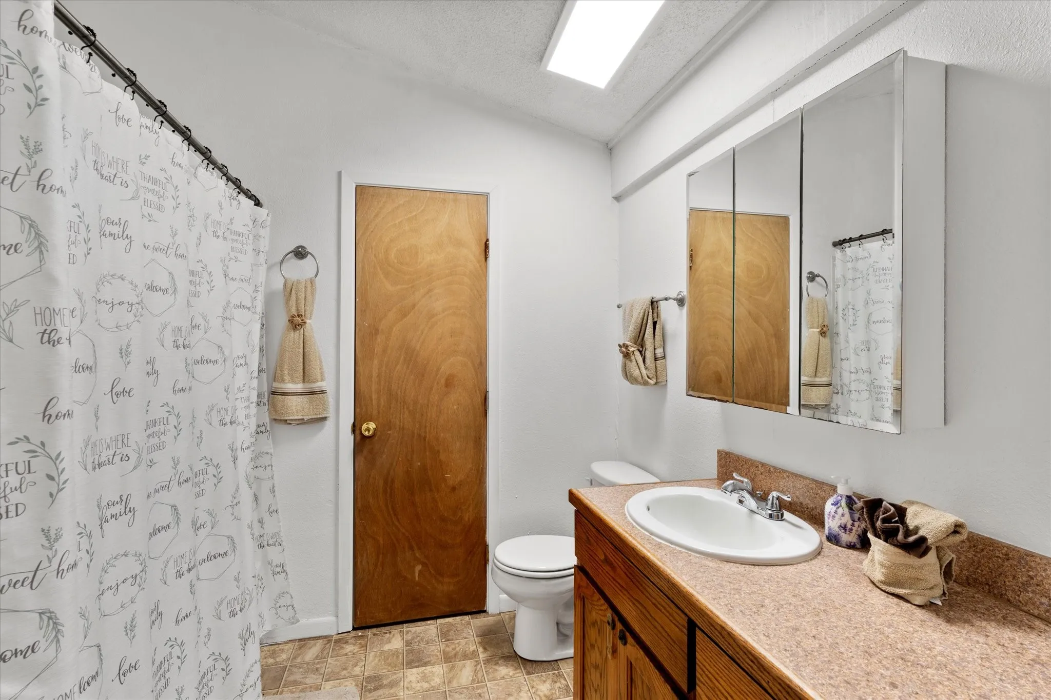 Single Family Residence For Sale in Titus County , 106 Lively Avenue, Mt Pleasant, Texas 75455, 3 Bedroom, 2 Bathroom, Garage spaces, 1,888 Sqft, built in 1967, mls#21371573, Real Estate Agent in Mt Pleasant, Homes For Sale in Titus county, Homes For Sale in Mt Pleasant, Realtor in Mt Pleasant Texas, Real Estate Brokerage Independent Realty Texas, Luminita Cordes Realtor
