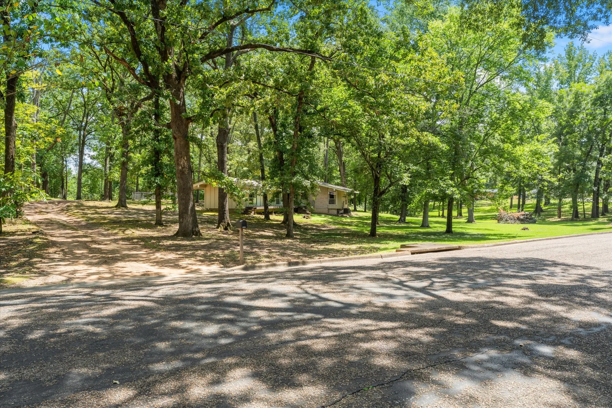 Single Family Residence For Sale in Titus County , 106 Lively Avenue, Mt Pleasant, Texas 75455, 3 Bedroom, 2 Bathroom, Garage spaces, 1,888 Sqft, built in 1967, mls#21371573, Real Estate Agent in Mt Pleasant, Homes For Sale in Titus county, Homes For Sale in Mt Pleasant, Realtor in Mt Pleasant Texas, Real Estate Brokerage Independent Realty Texas, Luminita Cordes Realtor