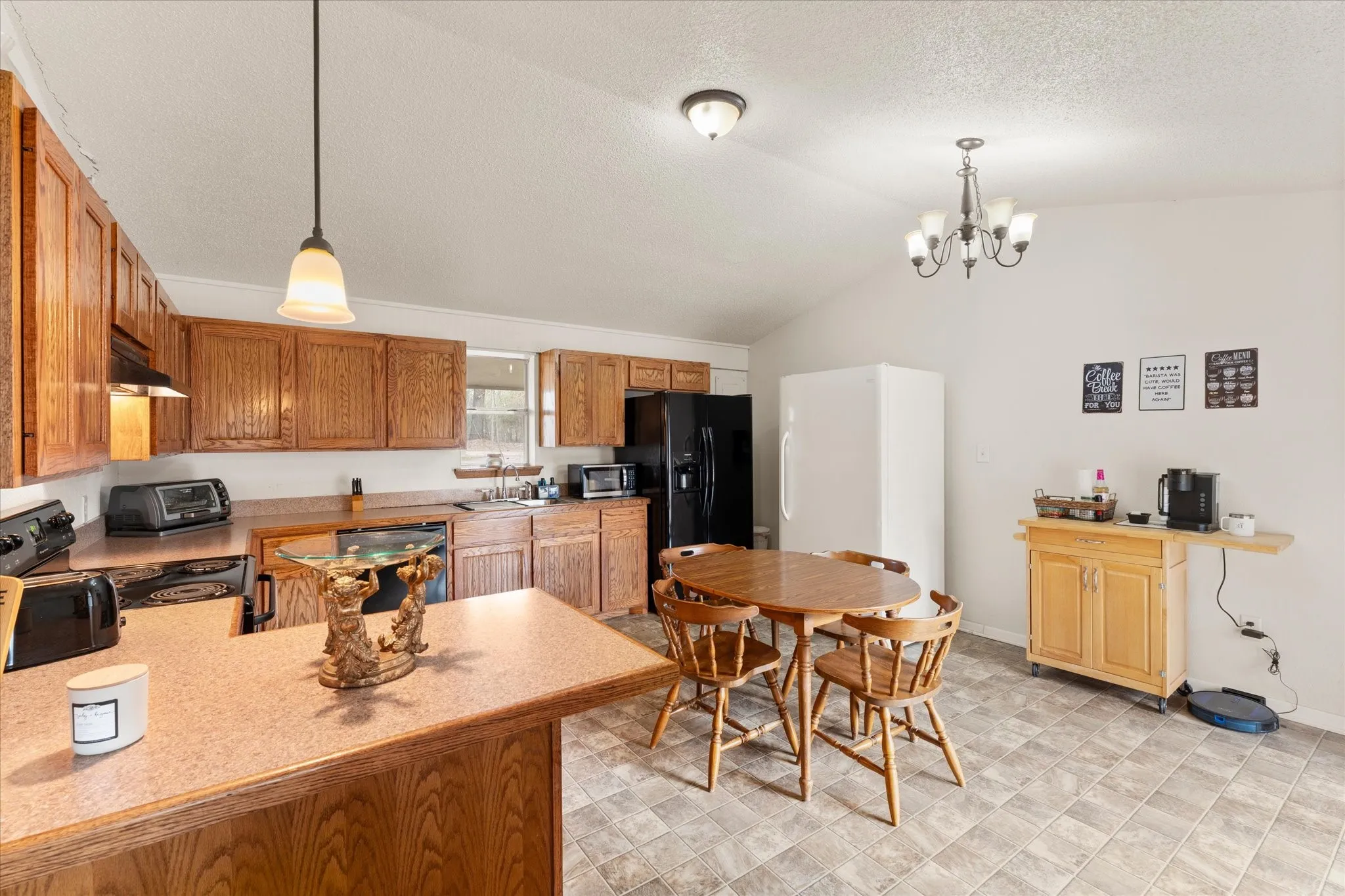 Single Family Residence For Sale in Titus County , 106 Lively Avenue, Mt Pleasant, Texas 75455, 3 Bedroom, 2 Bathroom, Garage spaces, 1,888 Sqft, built in 1967, mls#21371573, Real Estate Agent in Mt Pleasant, Homes For Sale in Titus county, Homes For Sale in Mt Pleasant, Realtor in Mt Pleasant Texas, Real Estate Brokerage Independent Realty Texas, Luminita Cordes Realtor