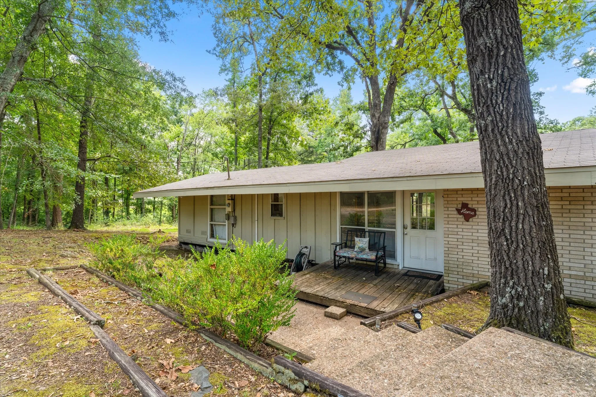 Single Family Residence For Sale in Titus County , 106 Lively Avenue, Mt Pleasant, Texas 75455, 3 Bedroom, 2 Bathroom, Garage spaces, 1,888 Sqft, built in 1967, mls#21371573, Real Estate Agent in Mt Pleasant, Homes For Sale in Titus county, Homes For Sale in Mt Pleasant, Realtor in Mt Pleasant Texas, Real Estate Brokerage Independent Realty Texas, Luminita Cordes Realtor