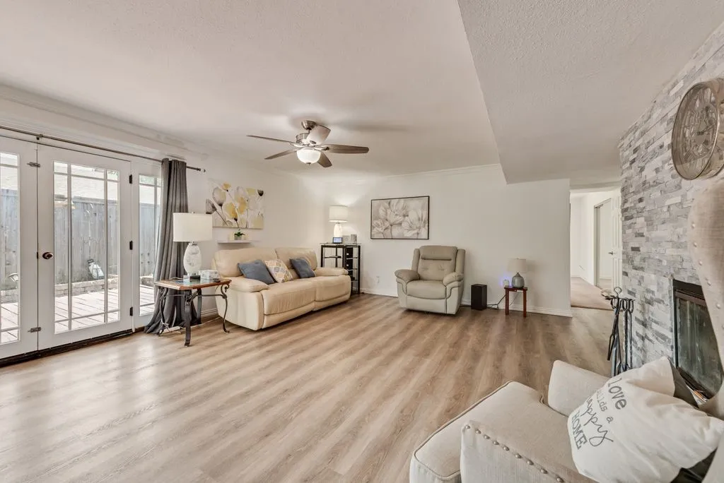 Single Family Residence For Sale in Dallas County , 1838 Sandra Lane, Grand Prairie, Texas 75052, 3 Bedroom, 2 Bathroom, 2 Garage spaces, 1,591 Sqft, built in 1978, mls#21369802, Real Estate Agent in Grand Prairie, Homes For Sale in Dallas county, Homes For Sale in Grand Prairie, Realtor in Grand Prairie Texas, Real Estate Brokerage Independent Realty Texas, Luminita Cordes Realtor