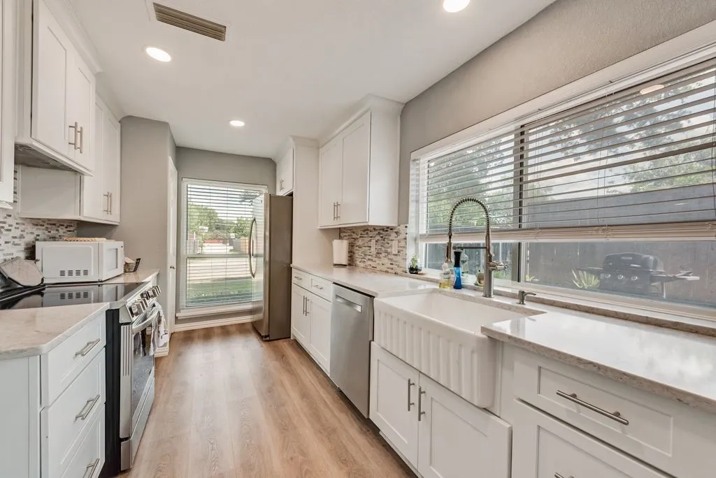 Single Family Residence For Sale in Dallas County , 1838 Sandra Lane, Grand Prairie, Texas 75052, 3 Bedroom, 2 Bathroom, 2 Garage spaces, 1,591 Sqft, built in 1978, mls#21369802, Real Estate Agent in Grand Prairie, Homes For Sale in Dallas county, Homes For Sale in Grand Prairie, Realtor in Grand Prairie Texas, Real Estate Brokerage Independent Realty Texas, Luminita Cordes Realtor