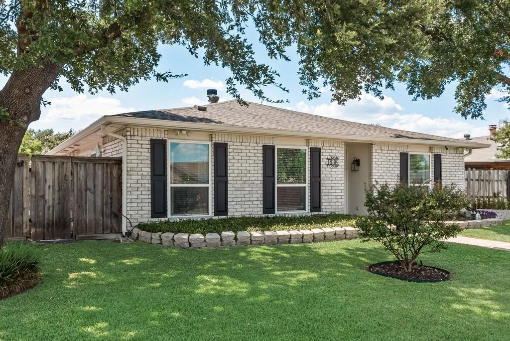 Single Family Residence For Sale in Dallas County , 1838 Sandra Lane, Grand Prairie, Texas 75052, 3 Bedroom, 2 Bathroom, 2 Garage spaces, 1,591 Sqft, built in 1978, mls#21369802, Real Estate Agent in Grand Prairie, Homes For Sale in Dallas county, Homes For Sale in Grand Prairie, Realtor in Grand Prairie Texas, Real Estate Brokerage Independent Realty Texas, Luminita Cordes Realtor