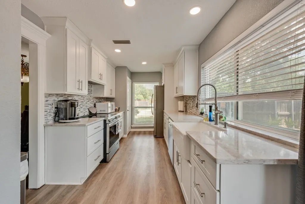 Single Family Residence For Sale in Dallas County , 1838 Sandra Lane, Grand Prairie, Texas 75052, 3 Bedroom, 2 Bathroom, 2 Garage spaces, 1,591 Sqft, built in 1978, mls#21369802, Real Estate Agent in Grand Prairie, Homes For Sale in Dallas county, Homes For Sale in Grand Prairie, Realtor in Grand Prairie Texas, Real Estate Brokerage Independent Realty Texas, Luminita Cordes Realtor