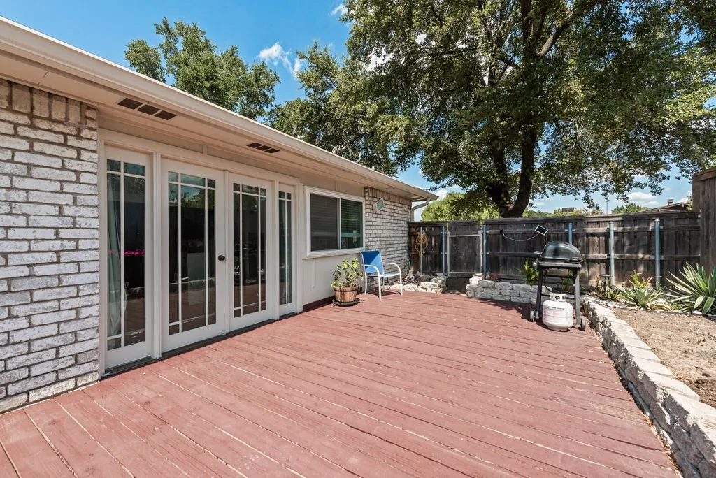 Single Family Residence For Sale in Dallas County , 1838 Sandra Lane, Grand Prairie, Texas 75052, 3 Bedroom, 2 Bathroom, 2 Garage spaces, 1,591 Sqft, built in 1978, mls#21369802, Real Estate Agent in Grand Prairie, Homes For Sale in Dallas county, Homes For Sale in Grand Prairie, Realtor in Grand Prairie Texas, Real Estate Brokerage Independent Realty Texas, Luminita Cordes Realtor