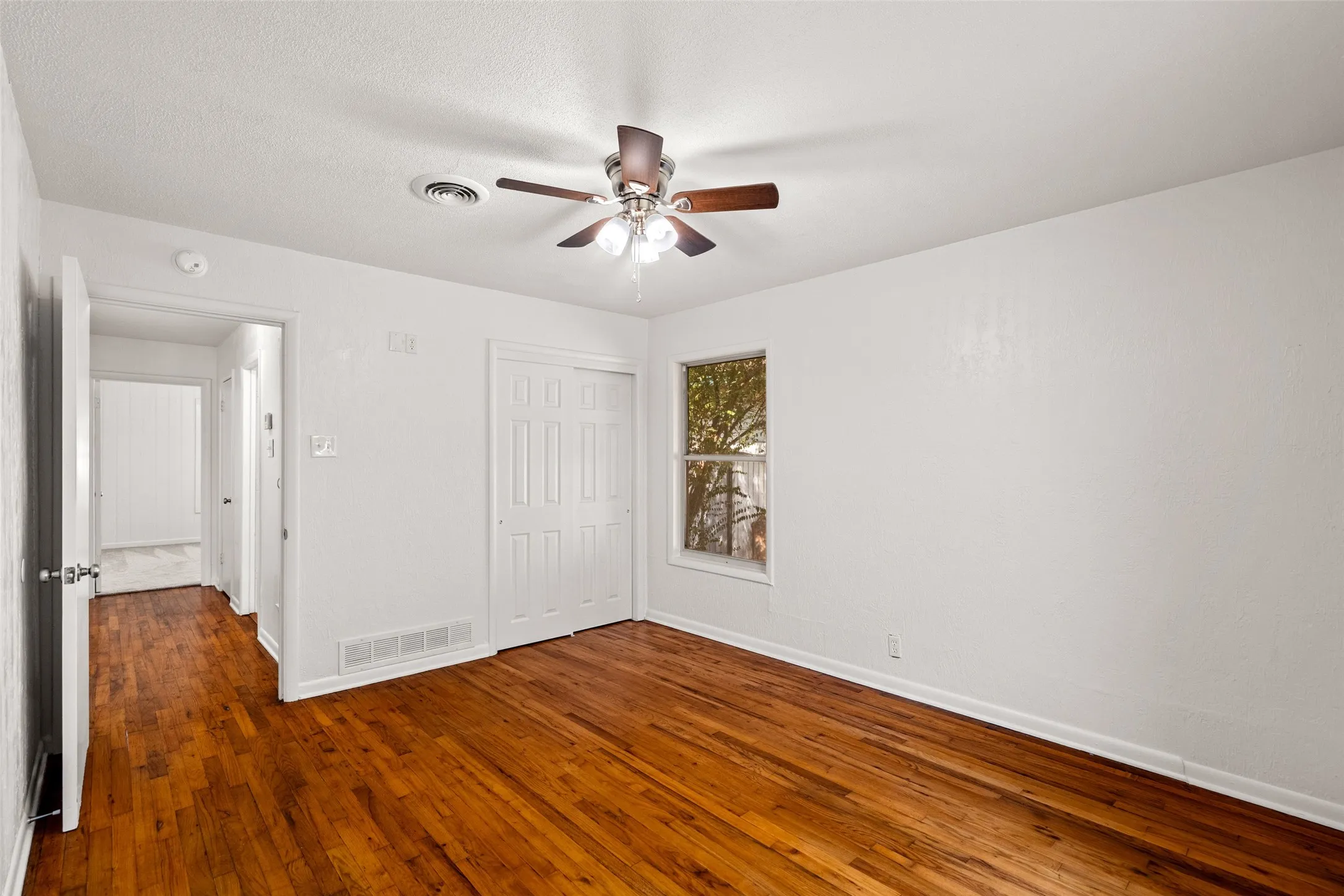 Single Family Residence For Sale in Grayson County , 222 W Wilson Avenue, Sherman, Texas 75090, 2 Bedroom, 1 Bathroom, 1 Garage spaces, 1,156 Sqft, built in 1955, mls#21367401, Real Estate Agent in Sherman, Homes For Sale in Grayson county, Homes For Sale in Sherman, Realtor in Sherman Texas, Real Estate Brokerage Independent Realty Texas, Luminita Cordes Realtor