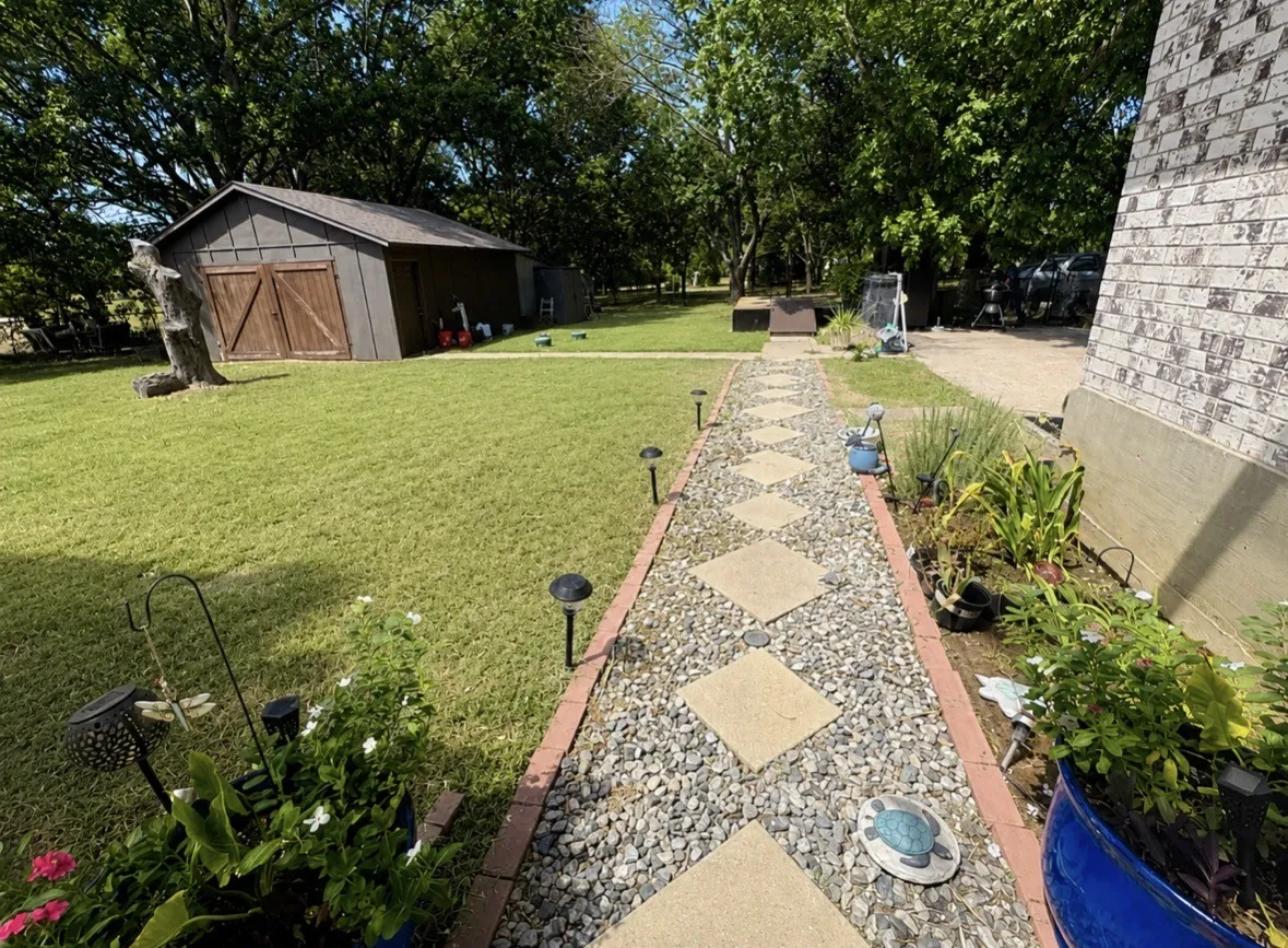 Single Family Residence For Sale in Ellis County , 1731 N Mockingbird Lane, Midlothian, Texas 76065, 3 Bedroom, 3 Bathroom, 2 Garage spaces, 2,366 Sqft, built in 1980, mls#21371264, Real Estate Agent in Midlothian, Homes For Sale in Ellis county, Homes For Sale in Midlothian, Realtor in Midlothian Texas, Real Estate Brokerage Independent Realty Texas, Luminita Cordes Realtor