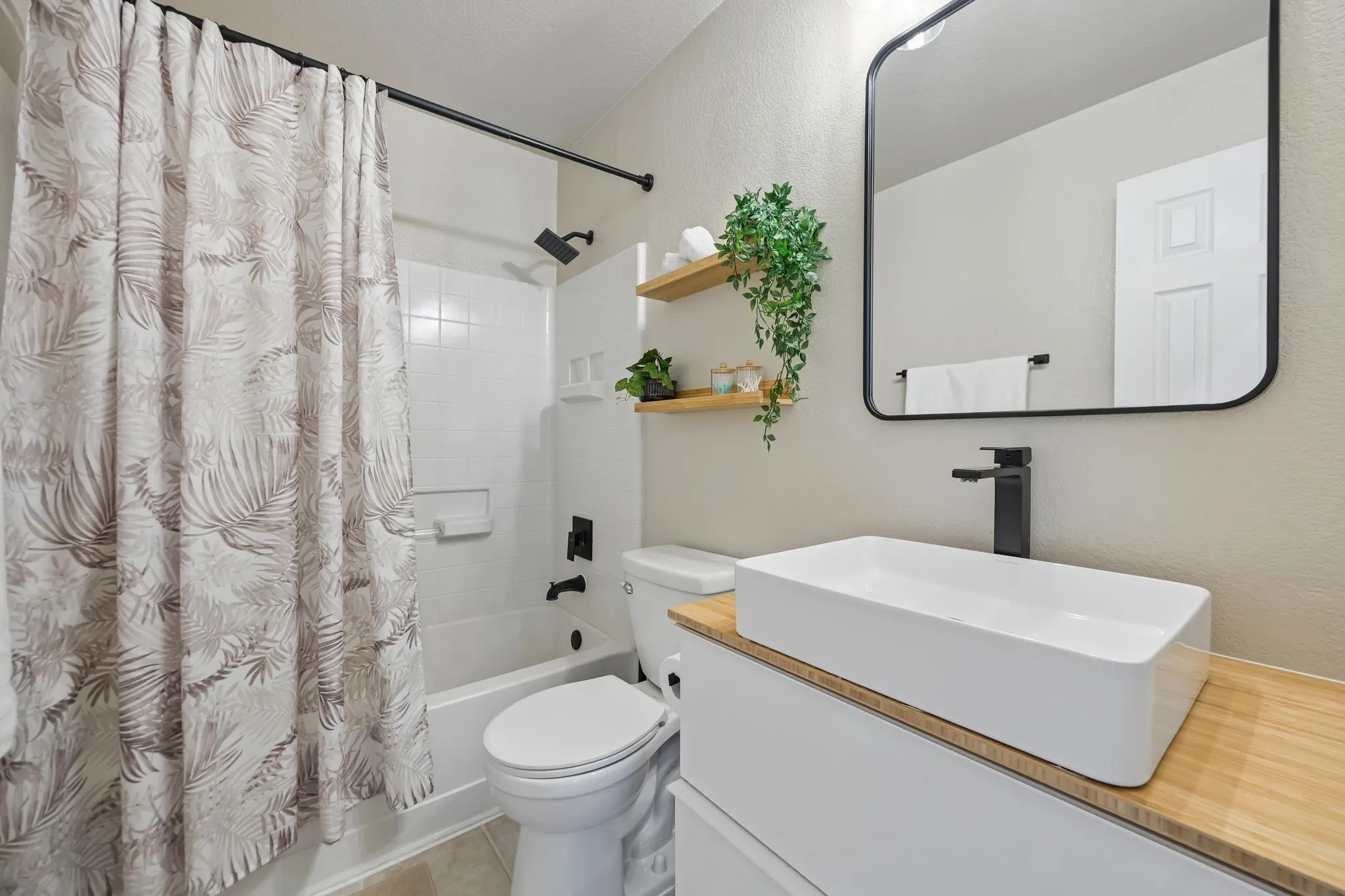 Single Family Residence For Sale in Collin County , 3704 Redwood Circle, Melissa, Texas 75454, 4 Bedroom, 2 Bathroom, 2 Garage spaces, 1,770 Sqft, built in 2005, mls#21370096, Real Estate Agent in Melissa, Homes For Sale in Collin county, Homes For Sale in Melissa, Realtor in Melissa Texas, Real Estate Brokerage Independent Realty Texas, Luminita Cordes Realtor