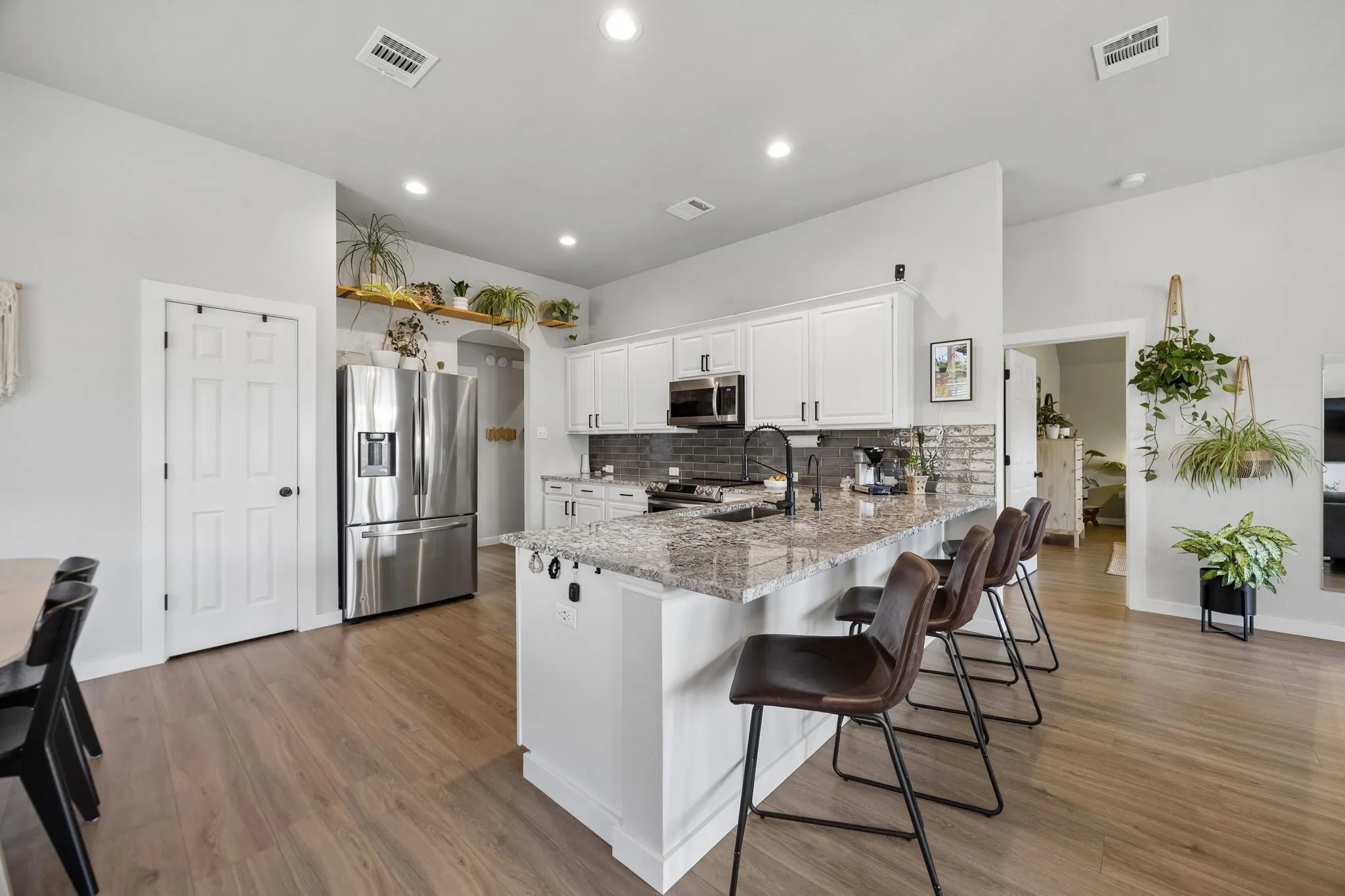 Single Family Residence For Sale in Collin County , 3704 Redwood Circle, Melissa, Texas 75454, 4 Bedroom, 2 Bathroom, 2 Garage spaces, 1,770 Sqft, built in 2005, mls#21370096, Real Estate Agent in Melissa, Homes For Sale in Collin county, Homes For Sale in Melissa, Realtor in Melissa Texas, Real Estate Brokerage Independent Realty Texas, Luminita Cordes Realtor
