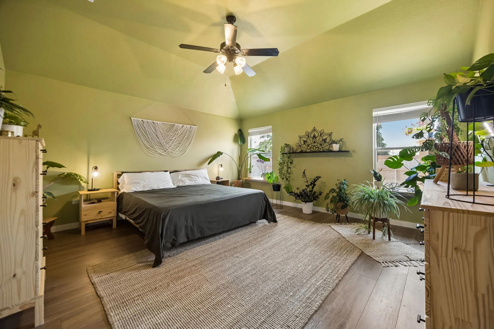 Single Family Residence For Sale in Collin County , 3704 Redwood Circle, Melissa, Texas 75454, 4 Bedroom, 2 Bathroom, 2 Garage spaces, 1,770 Sqft, built in 2005, mls#21370096, Real Estate Agent in Melissa, Homes For Sale in Collin county, Homes For Sale in Melissa, Realtor in Melissa Texas, Real Estate Brokerage Independent Realty Texas, Luminita Cordes Realtor