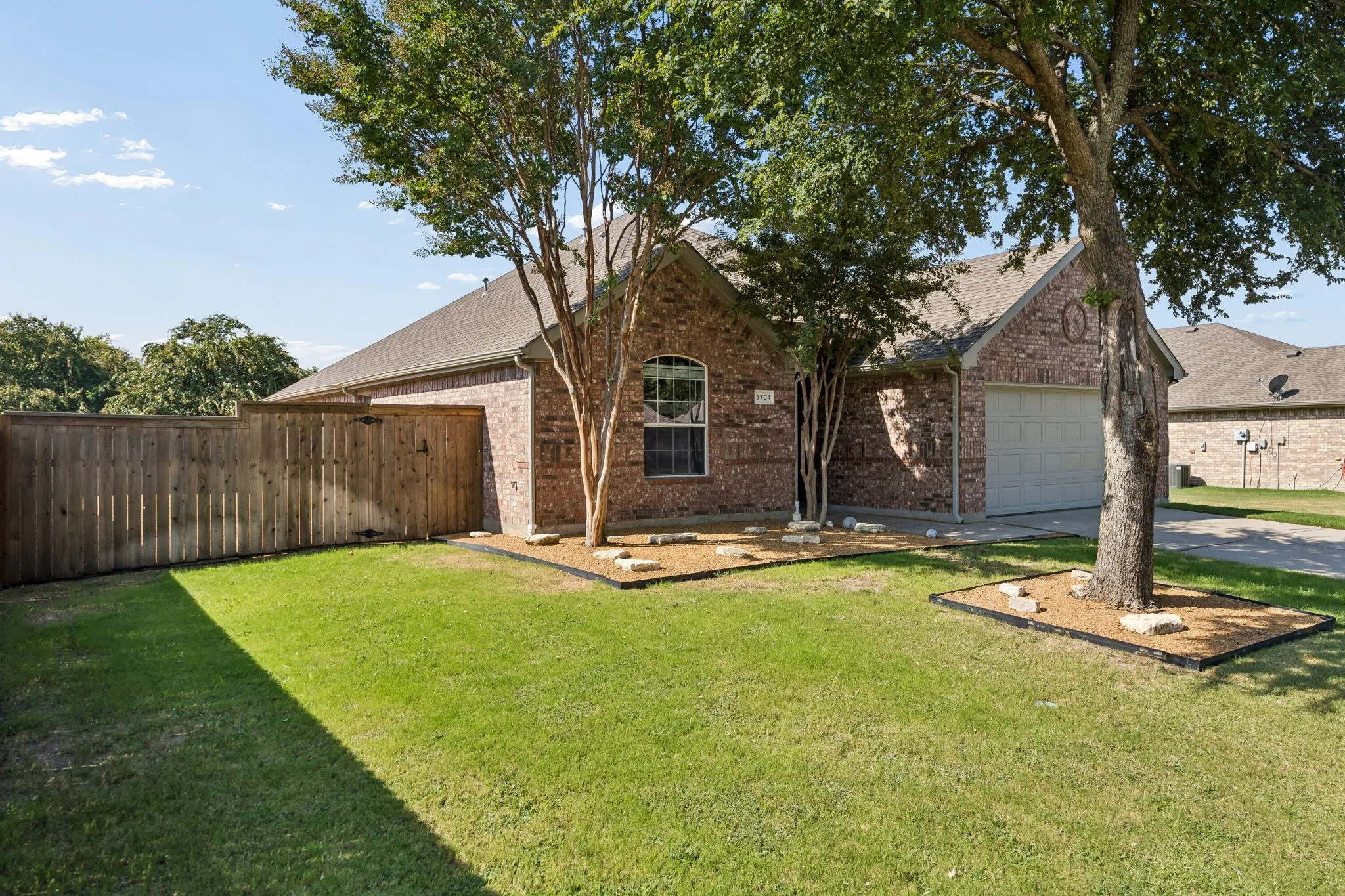 Single Family Residence For Sale in Collin County , 3704 Redwood Circle, Melissa, Texas 75454, 4 Bedroom, 2 Bathroom, 2 Garage spaces, 1,770 Sqft, built in 2005, mls#21370096, Real Estate Agent in Melissa, Homes For Sale in Collin county, Homes For Sale in Melissa, Realtor in Melissa Texas, Real Estate Brokerage Independent Realty Texas, Luminita Cordes Realtor