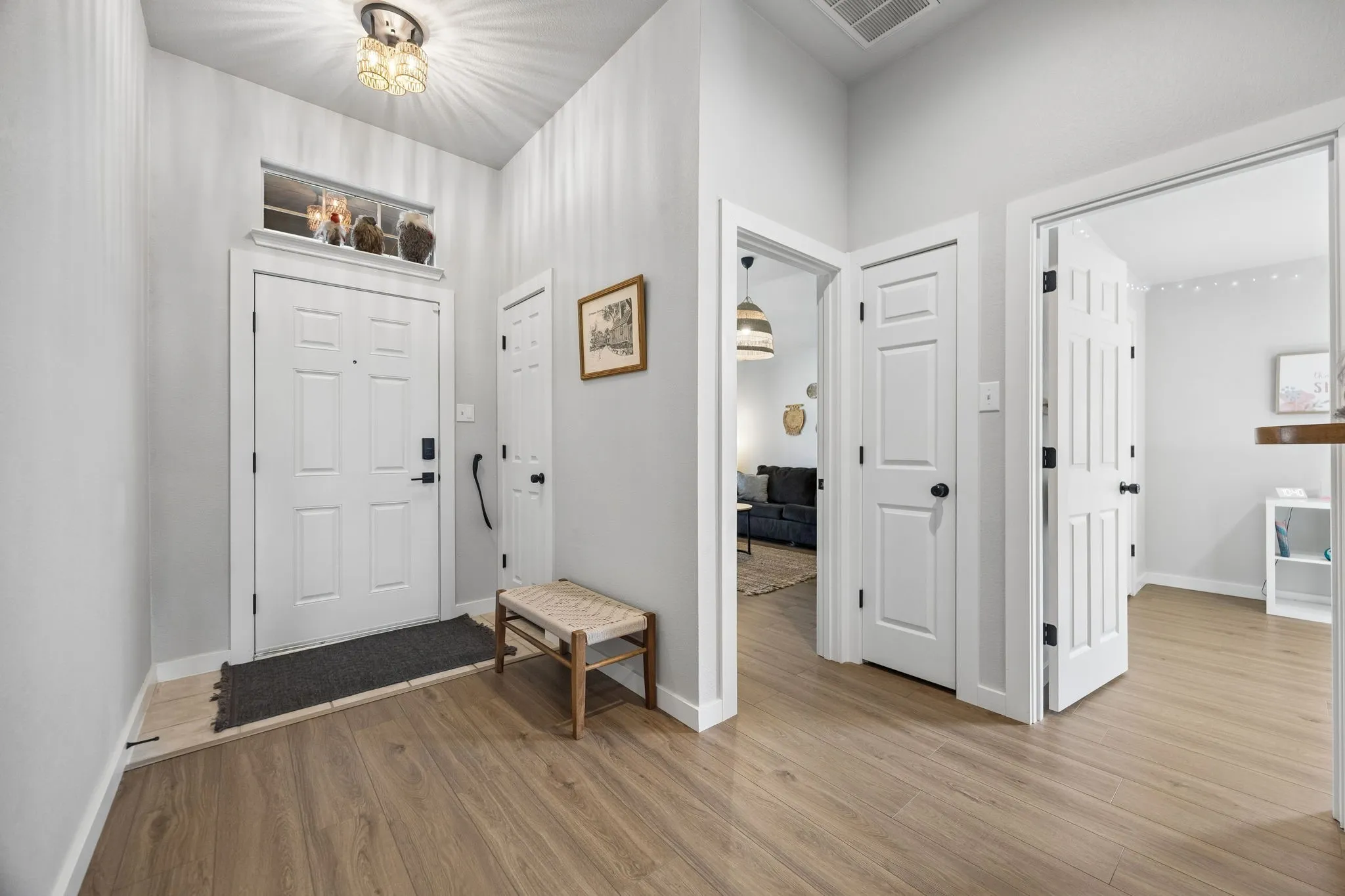 Single Family Residence For Sale in Collin County , 3704 Redwood Circle, Melissa, Texas 75454, 4 Bedroom, 2 Bathroom, 2 Garage spaces, 1,770 Sqft, built in 2005, mls#21370096, Real Estate Agent in Melissa, Homes For Sale in Collin county, Homes For Sale in Melissa, Realtor in Melissa Texas, Real Estate Brokerage Independent Realty Texas, Luminita Cordes Realtor