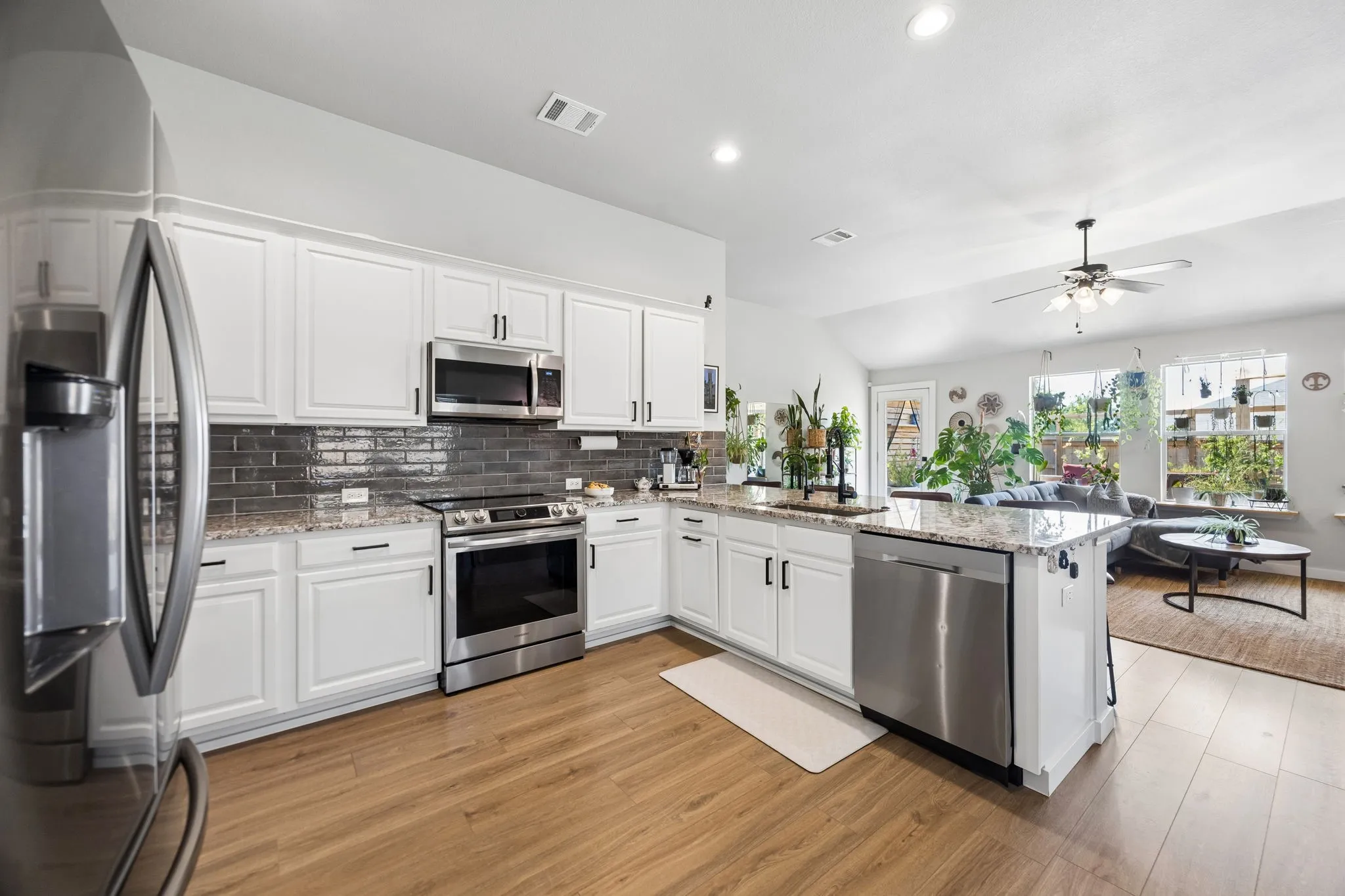 Single Family Residence For Sale in Collin County , 3704 Redwood Circle, Melissa, Texas 75454, 4 Bedroom, 2 Bathroom, 2 Garage spaces, 1,770 Sqft, built in 2005, mls#21370096, Real Estate Agent in Melissa, Homes For Sale in Collin county, Homes For Sale in Melissa, Realtor in Melissa Texas, Real Estate Brokerage Independent Realty Texas, Luminita Cordes Realtor