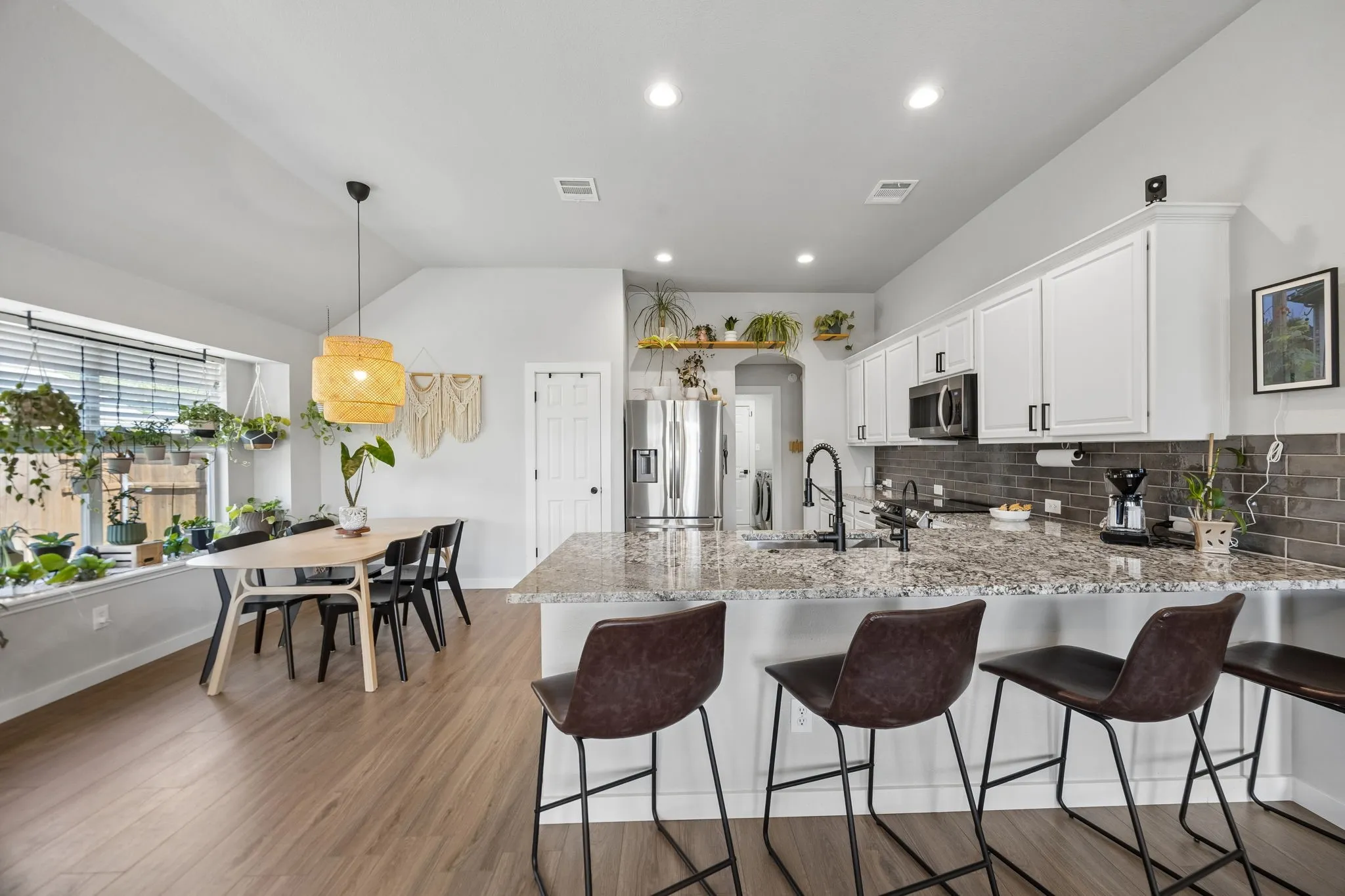 Single Family Residence For Sale in Collin County , 3704 Redwood Circle, Melissa, Texas 75454, 4 Bedroom, 2 Bathroom, 2 Garage spaces, 1,770 Sqft, built in 2005, mls#21370096, Real Estate Agent in Melissa, Homes For Sale in Collin county, Homes For Sale in Melissa, Realtor in Melissa Texas, Real Estate Brokerage Independent Realty Texas, Luminita Cordes Realtor