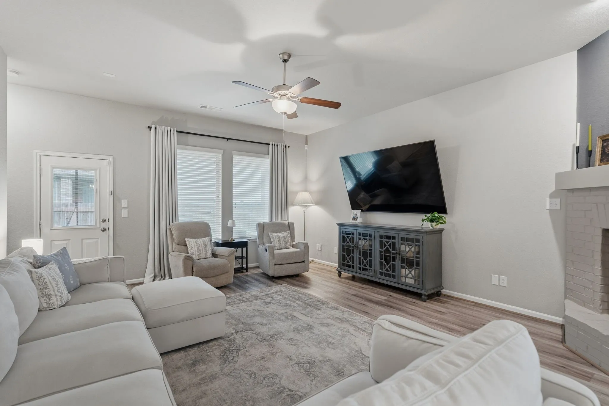 Single Family Residence For Sale in Kaufman County , 1545 Seminole Drive, Forney, Texas 75126, 3 Bedroom, 2 Bathroom, 2 Garage spaces, 2,268 Sqft, built in 2018, mls#21371608, Real Estate Agent in Forney, Homes For Sale in Kaufman county, Homes For Sale in Forney, Realtor in Forney Texas, Real Estate Brokerage Independent Realty Texas, Luminita Cordes Realtor