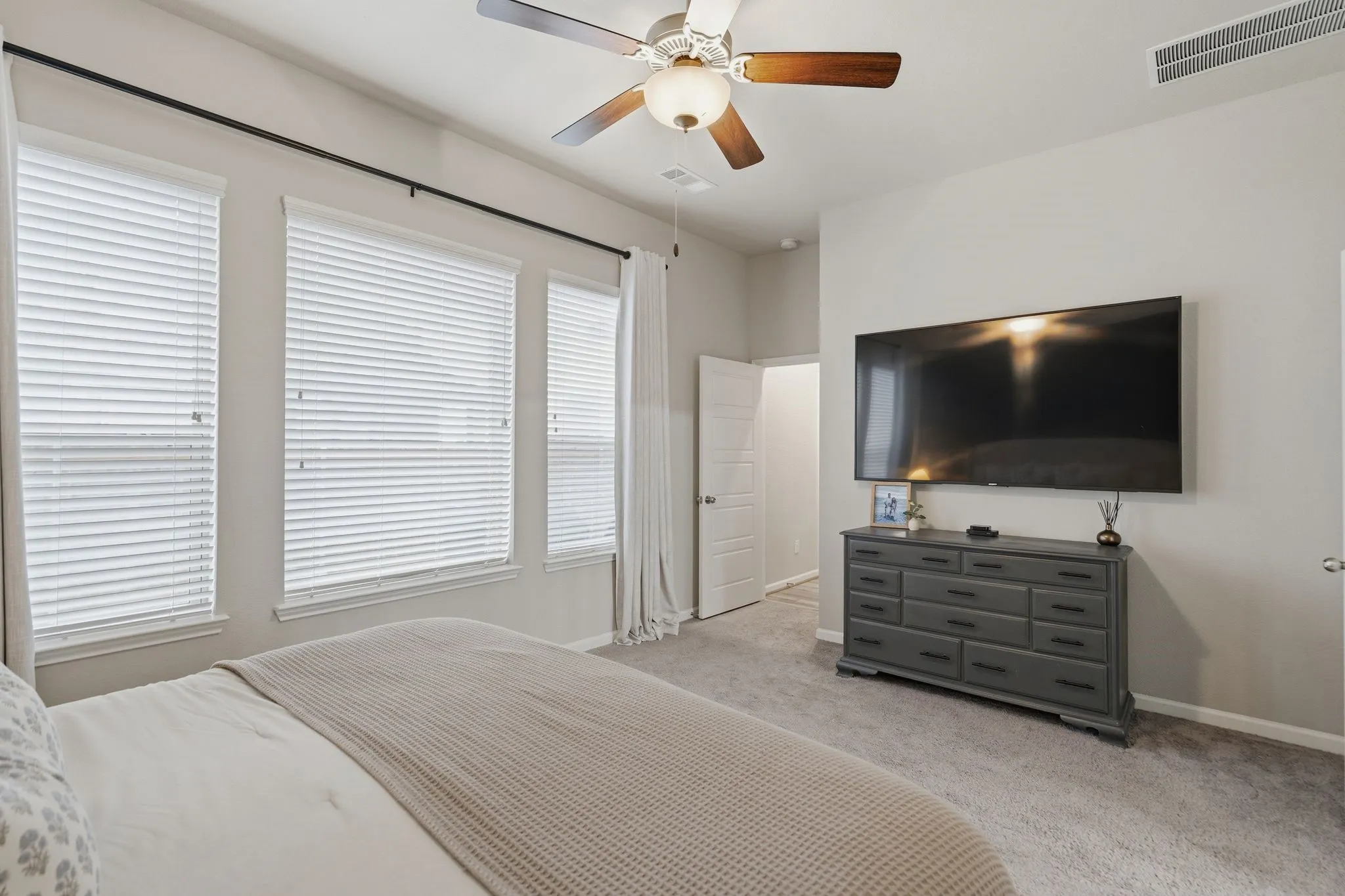 Single Family Residence For Sale in Kaufman County , 1545 Seminole Drive, Forney, Texas 75126, 3 Bedroom, 2 Bathroom, 2 Garage spaces, 2,268 Sqft, built in 2018, mls#21371608, Real Estate Agent in Forney, Homes For Sale in Kaufman county, Homes For Sale in Forney, Realtor in Forney Texas, Real Estate Brokerage Independent Realty Texas, Luminita Cordes Realtor