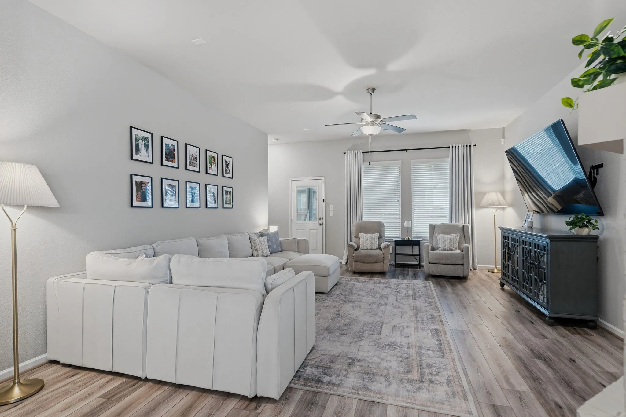 Single Family Residence For Sale in Kaufman County , 1545 Seminole Drive, Forney, Texas 75126, 3 Bedroom, 2 Bathroom, 2 Garage spaces, 2,268 Sqft, built in 2018, mls#21371608, Real Estate Agent in Forney, Homes For Sale in Kaufman county, Homes For Sale in Forney, Realtor in Forney Texas, Real Estate Brokerage Independent Realty Texas, Luminita Cordes Realtor