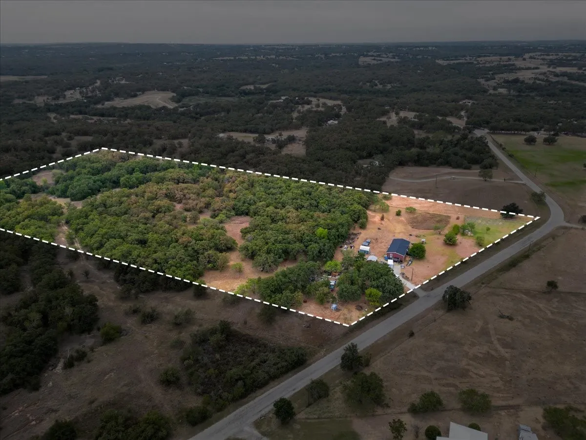Mobile Home For Sale in Wise County , 353 R And R Drive, Springtown, Texas 76082, 3 Bedroom, 2 Bathroom, Garage spaces, 1,680 Sqft, built in 2015, mls#21369631, Real Estate Agent in Springtown, Homes For Sale in Wise county, Homes For Sale in Springtown, Realtor in Springtown Texas, Real Estate Brokerage Independent Realty Texas, Luminita Cordes Realtor