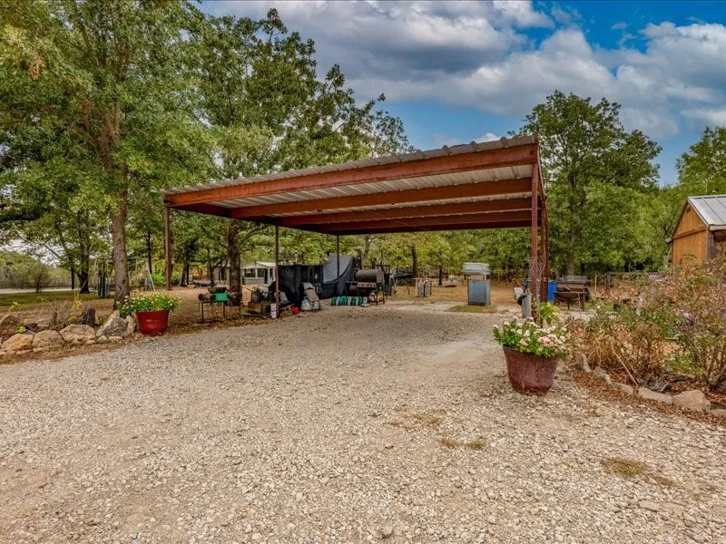 Mobile Home For Sale in Wise County , 353 R And R Drive, Springtown, Texas 76082, 3 Bedroom, 2 Bathroom, Garage spaces, 1,680 Sqft, built in 2015, mls#21369631, Real Estate Agent in Springtown, Homes For Sale in Wise county, Homes For Sale in Springtown, Realtor in Springtown Texas, Real Estate Brokerage Independent Realty Texas, Luminita Cordes Realtor