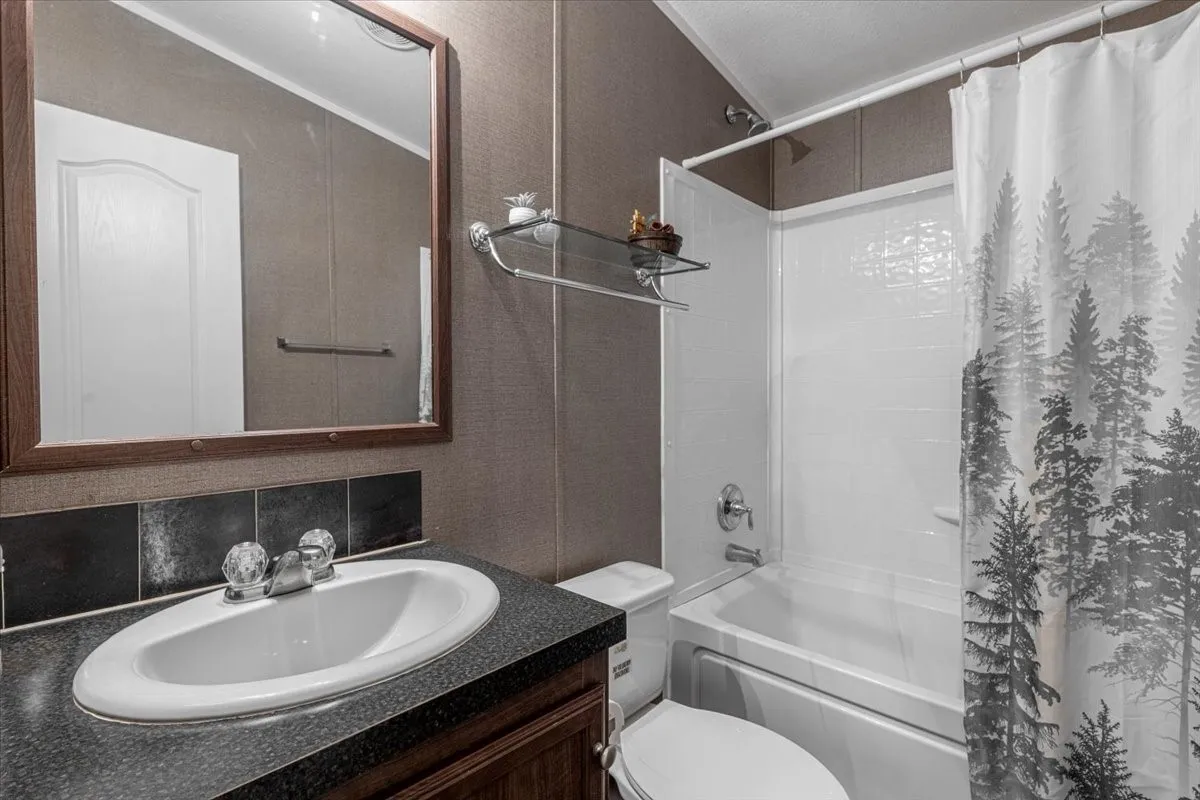 Mobile Home For Sale in Wise County , 353 R And R Drive, Springtown, Texas 76082, 3 Bedroom, 2 Bathroom, Garage spaces, 1,680 Sqft, built in 2015, mls#21369631, Real Estate Agent in Springtown, Homes For Sale in Wise county, Homes For Sale in Springtown, Realtor in Springtown Texas, Real Estate Brokerage Independent Realty Texas, Luminita Cordes Realtor