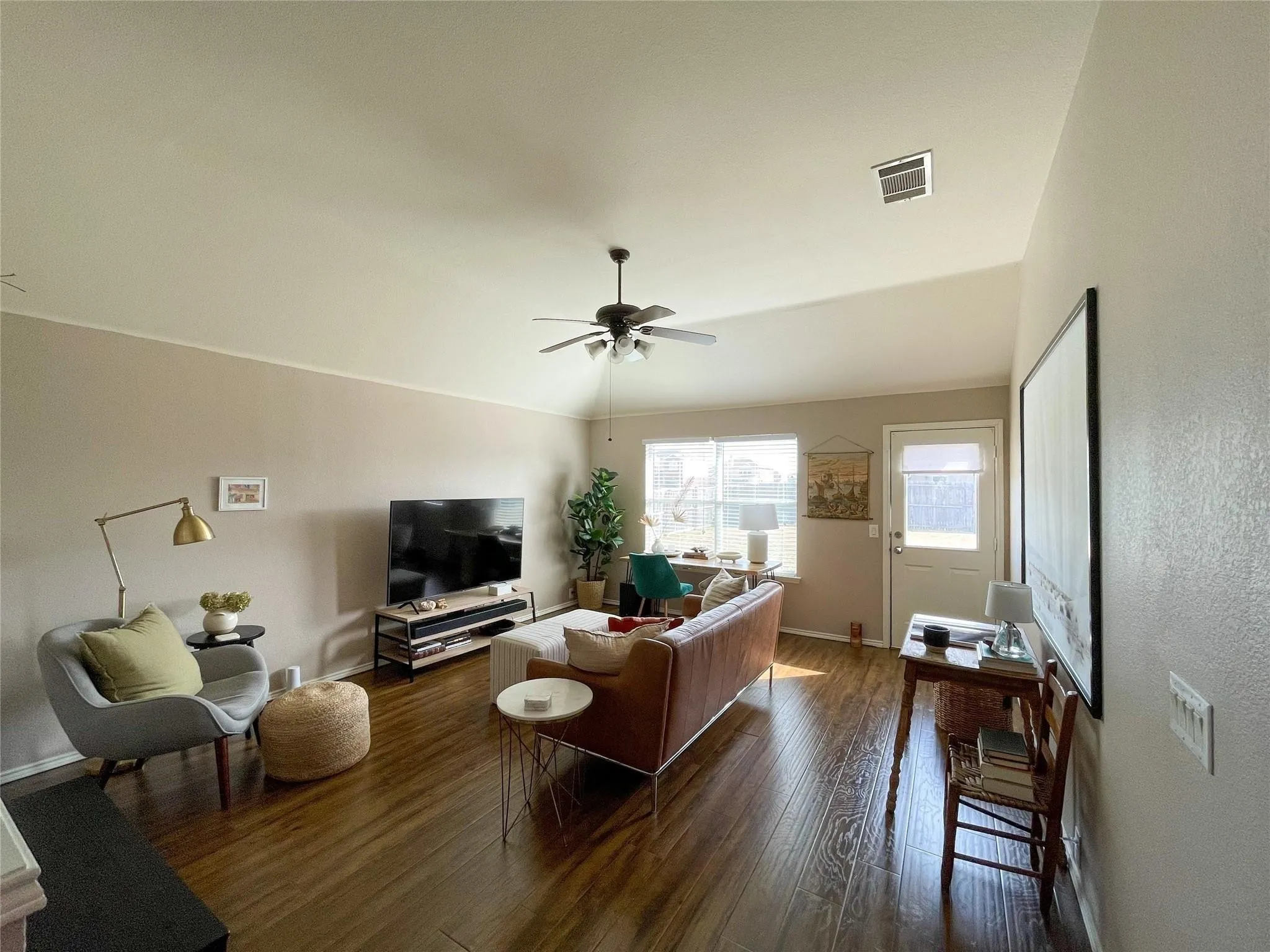 Single Family Residence For Rent in Denton County , 8748 Sagebrush Trail, Cross Roads, Texas 76227, 3 Bedroom, 2 Bathroom, 2 Garage spaces, 1,881 Sqft, built in 2005, mls#21371616, Real Estate Agent in Cross Roads, Homes For Rent in Denton county, Homes For Rent in Cross Roads, Realtor in Cross Roads Texas, Real Estate Brokerage Independent Realty Texas, Luminita Cordes Realtor