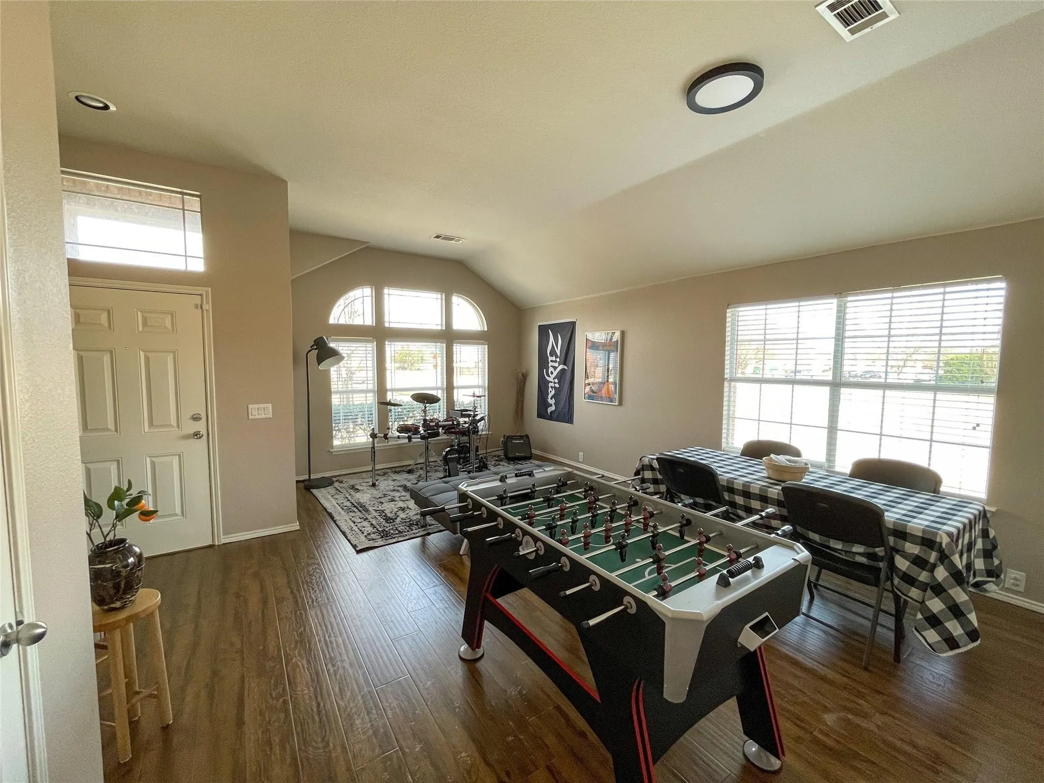 Single Family Residence For Rent in Denton County , 8748 Sagebrush Trail, Cross Roads, Texas 76227, 3 Bedroom, 2 Bathroom, 2 Garage spaces, 1,881 Sqft, built in 2005, mls#21371616, Real Estate Agent in Cross Roads, Homes For Rent in Denton county, Homes For Rent in Cross Roads, Realtor in Cross Roads Texas, Real Estate Brokerage Independent Realty Texas, Luminita Cordes Realtor