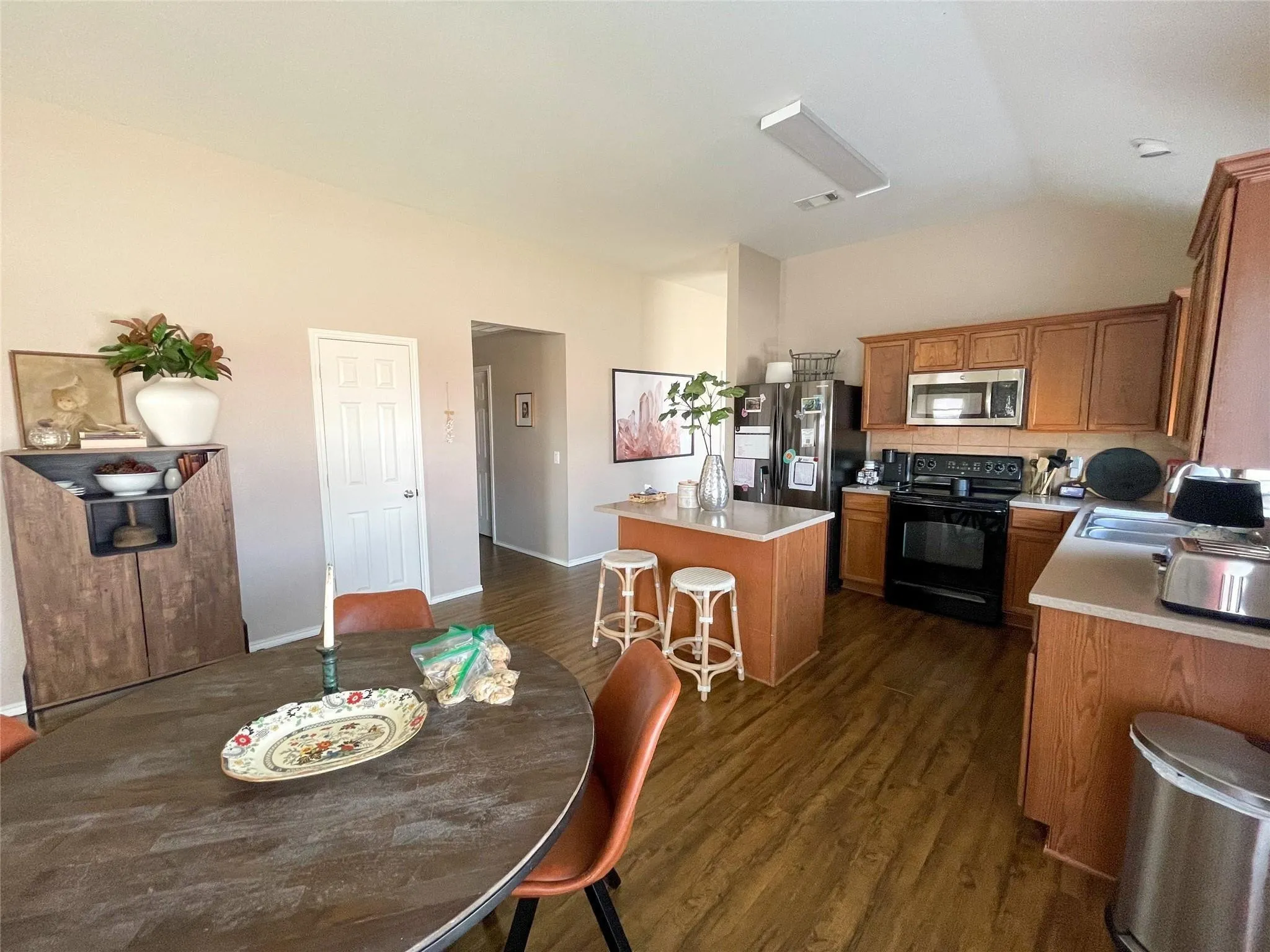 Single Family Residence For Rent in Denton County , 8748 Sagebrush Trail, Cross Roads, Texas 76227, 3 Bedroom, 2 Bathroom, 2 Garage spaces, 1,881 Sqft, built in 2005, mls#21371616, Real Estate Agent in Cross Roads, Homes For Rent in Denton county, Homes For Rent in Cross Roads, Realtor in Cross Roads Texas, Real Estate Brokerage Independent Realty Texas, Luminita Cordes Realtor