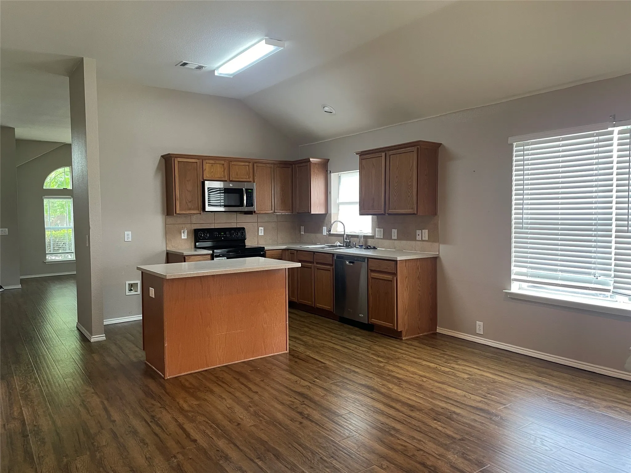 Single Family Residence For Rent in Denton County , 8748 Sagebrush Trail, Cross Roads, Texas 76227, 3 Bedroom, 2 Bathroom, 2 Garage spaces, 1,881 Sqft, built in 2005, mls#21371616, Real Estate Agent in Cross Roads, Homes For Rent in Denton county, Homes For Rent in Cross Roads, Realtor in Cross Roads Texas, Real Estate Brokerage Independent Realty Texas, Luminita Cordes Realtor