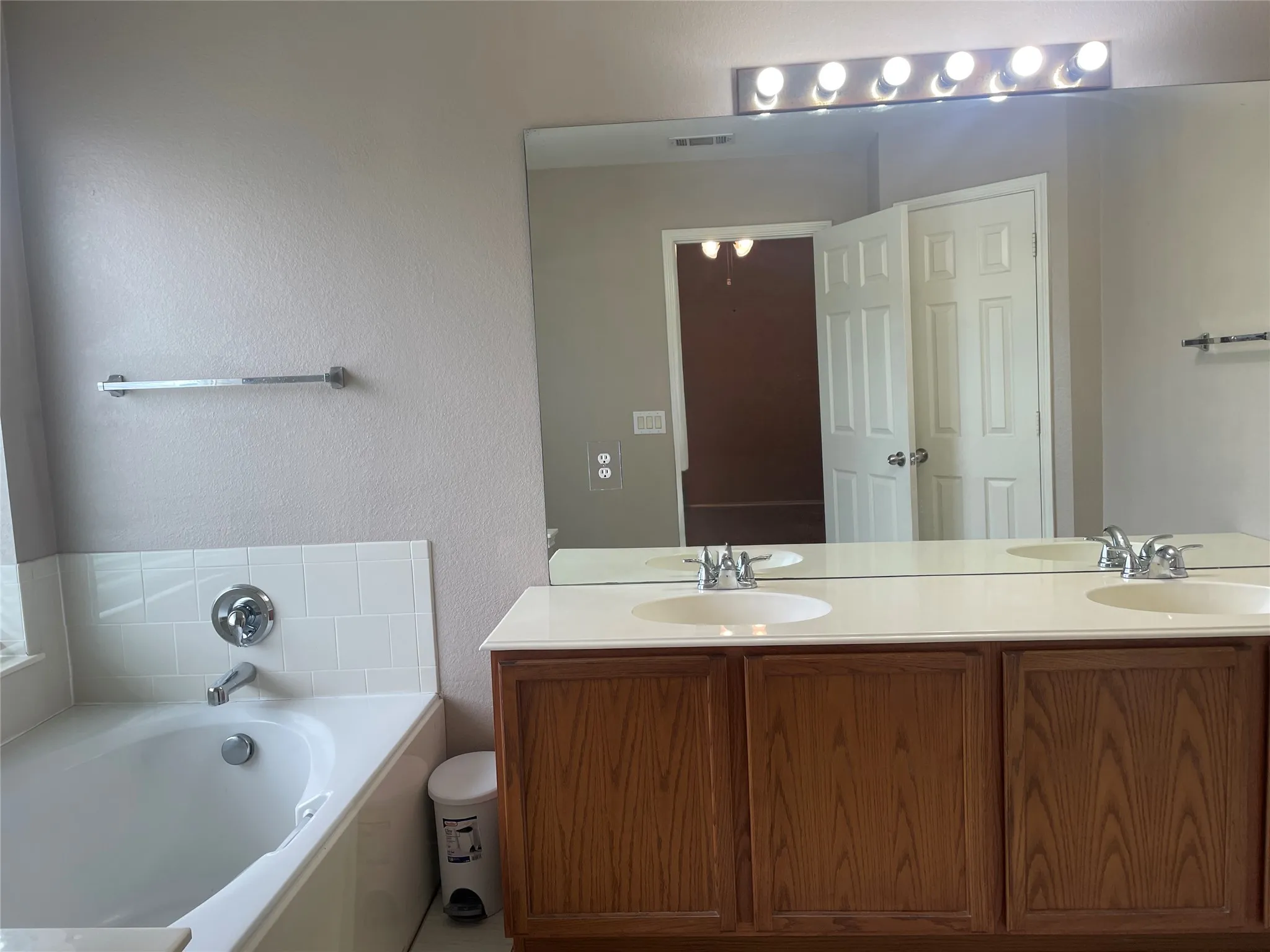 Single Family Residence For Rent in Denton County , 8748 Sagebrush Trail, Cross Roads, Texas 76227, 3 Bedroom, 2 Bathroom, 2 Garage spaces, 1,881 Sqft, built in 2005, mls#21371616, Real Estate Agent in Cross Roads, Homes For Rent in Denton county, Homes For Rent in Cross Roads, Realtor in Cross Roads Texas, Real Estate Brokerage Independent Realty Texas, Luminita Cordes Realtor