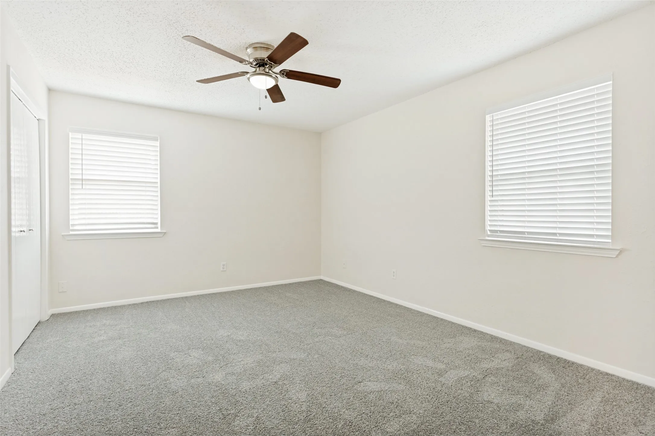 Single Family Residence For Rent in Denton County , 5420 Prince Drive, Lake Dallas, Texas 75065, 3 Bedroom, 2 Bathroom, 2 Garage spaces, 1,414 Sqft, built in 1976, mls#21371563, Real Estate Agent in Lake Dallas, Homes For Rent in Denton county, Homes For Rent in Lake Dallas, Realtor in Lake Dallas Texas, Real Estate Brokerage Independent Realty Texas, Luminita Cordes Realtor