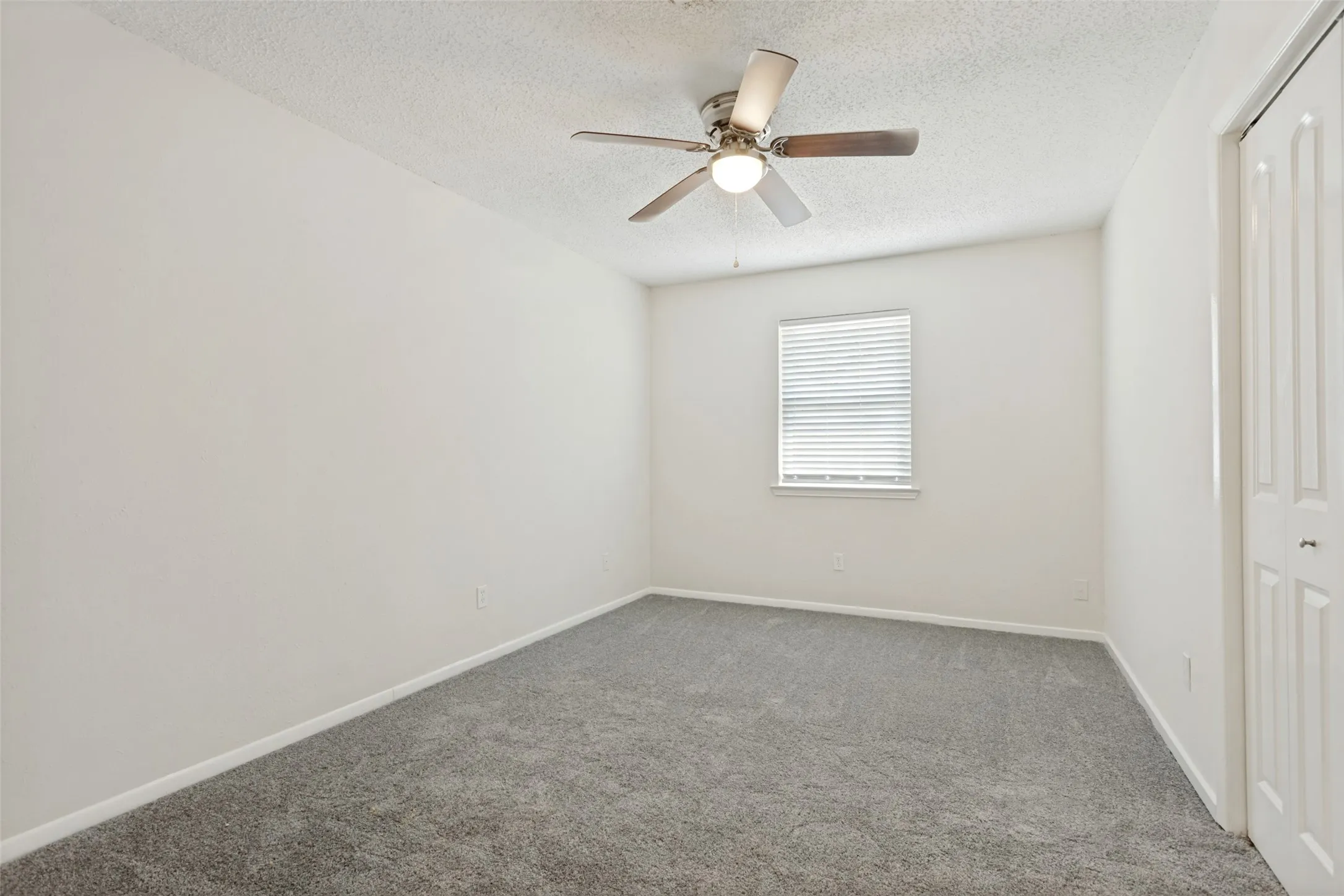 Single Family Residence For Rent in Denton County , 5420 Prince Drive, Lake Dallas, Texas 75065, 3 Bedroom, 2 Bathroom, 2 Garage spaces, 1,414 Sqft, built in 1976, mls#21371563, Real Estate Agent in Lake Dallas, Homes For Rent in Denton county, Homes For Rent in Lake Dallas, Realtor in Lake Dallas Texas, Real Estate Brokerage Independent Realty Texas, Luminita Cordes Realtor