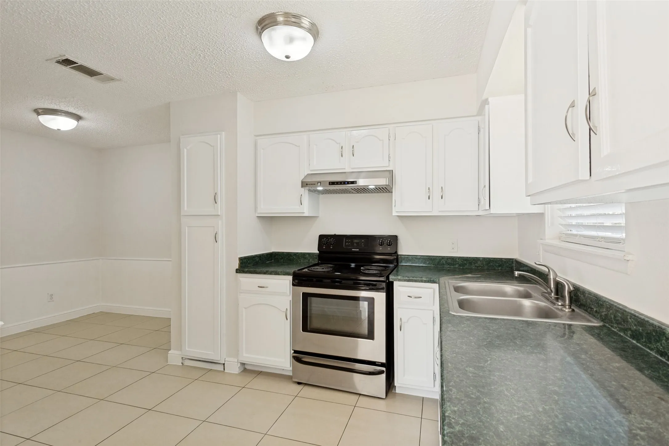 Single Family Residence For Rent in Denton County , 5420 Prince Drive, Lake Dallas, Texas 75065, 3 Bedroom, 2 Bathroom, 2 Garage spaces, 1,414 Sqft, built in 1976, mls#21371563, Real Estate Agent in Lake Dallas, Homes For Rent in Denton county, Homes For Rent in Lake Dallas, Realtor in Lake Dallas Texas, Real Estate Brokerage Independent Realty Texas, Luminita Cordes Realtor