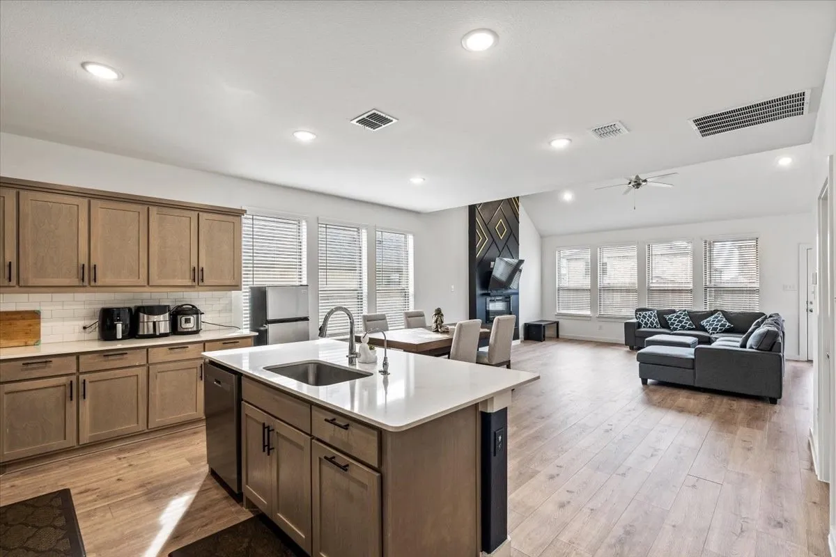 Single Family Residence For Rent in Collin County , 4920 Pebblewood Drive, Princeton, Texas 75071, 4 Bedroom, 3 Bathroom, 2 Garage spaces, 2,484 Sqft, built in 2022, mls#21370029, Real Estate Agent in Princeton, Homes For Rent in Collin county, Homes For Rent in Princeton, Realtor in Princeton Texas, Real Estate Brokerage Independent Realty Texas, Luminita Cordes Realtor