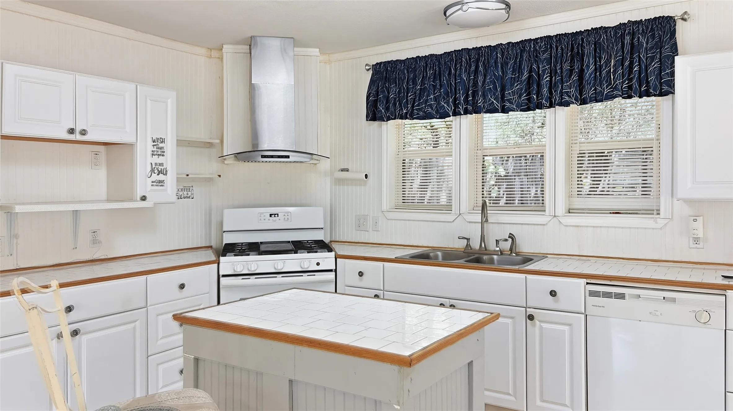 Single Family Residence For Sale in Cooke County , 45 Country Place Lane, Valley View, Texas 76272, 3 Bedroom, 2 Bathroom, Garage spaces, 1,376 Sqft, built in 2014, mls#21367791, Real Estate Agent in Valley View, Homes For Sale in Cooke county, Homes For Sale in Valley View, Realtor in Valley View Texas, Real Estate Brokerage Independent Realty Texas, Luminita Cordes Realtor