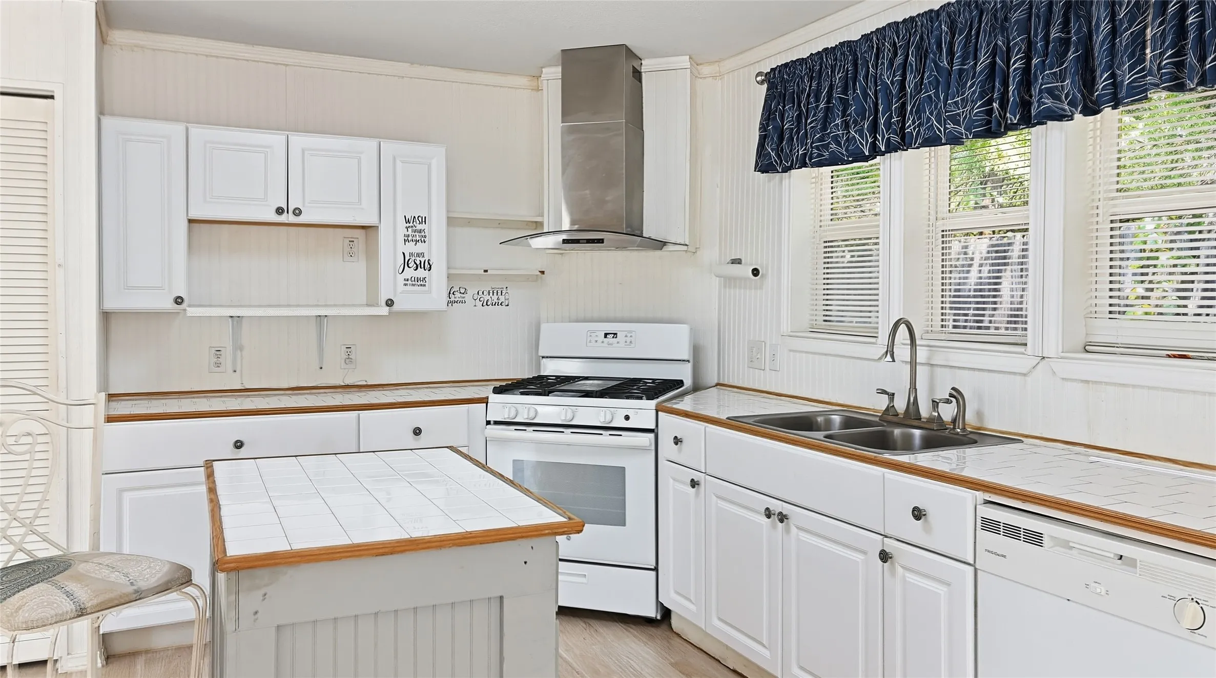 Single Family Residence For Sale in Cooke County , 45 Country Place Lane, Valley View, Texas 76272, 3 Bedroom, 2 Bathroom, Garage spaces, 1,376 Sqft, built in 2014, mls#21367791, Real Estate Agent in Valley View, Homes For Sale in Cooke county, Homes For Sale in Valley View, Realtor in Valley View Texas, Real Estate Brokerage Independent Realty Texas, Luminita Cordes Realtor
