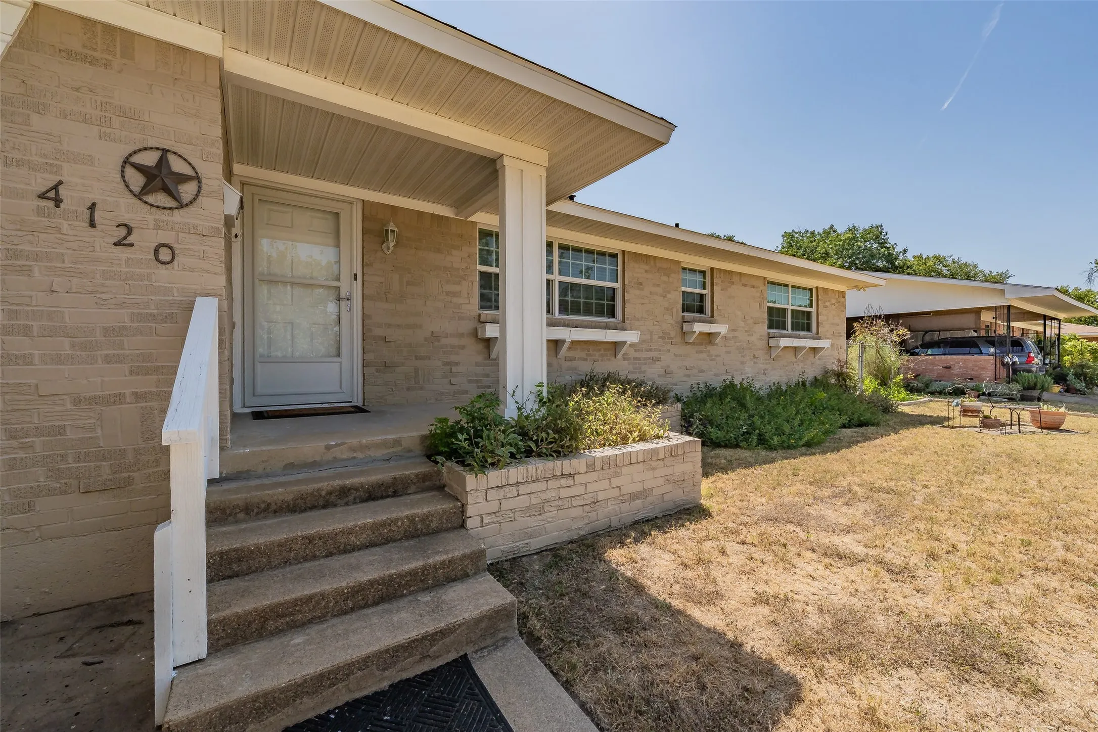 Single Family Residence For Sale in Tarrant County , 4120 Church Drive, Lake Worth, Texas 76135, 3 Bedroom, 2 Bathroom, 2 Garage spaces, 1,475 Sqft, built in 1957, mls#21370079, Real Estate Agent in Lake Worth, Homes For Sale in Tarrant county, Homes For Sale in Lake Worth, Realtor in Lake Worth Texas, Real Estate Brokerage Independent Realty Texas, Luminita Cordes Realtor