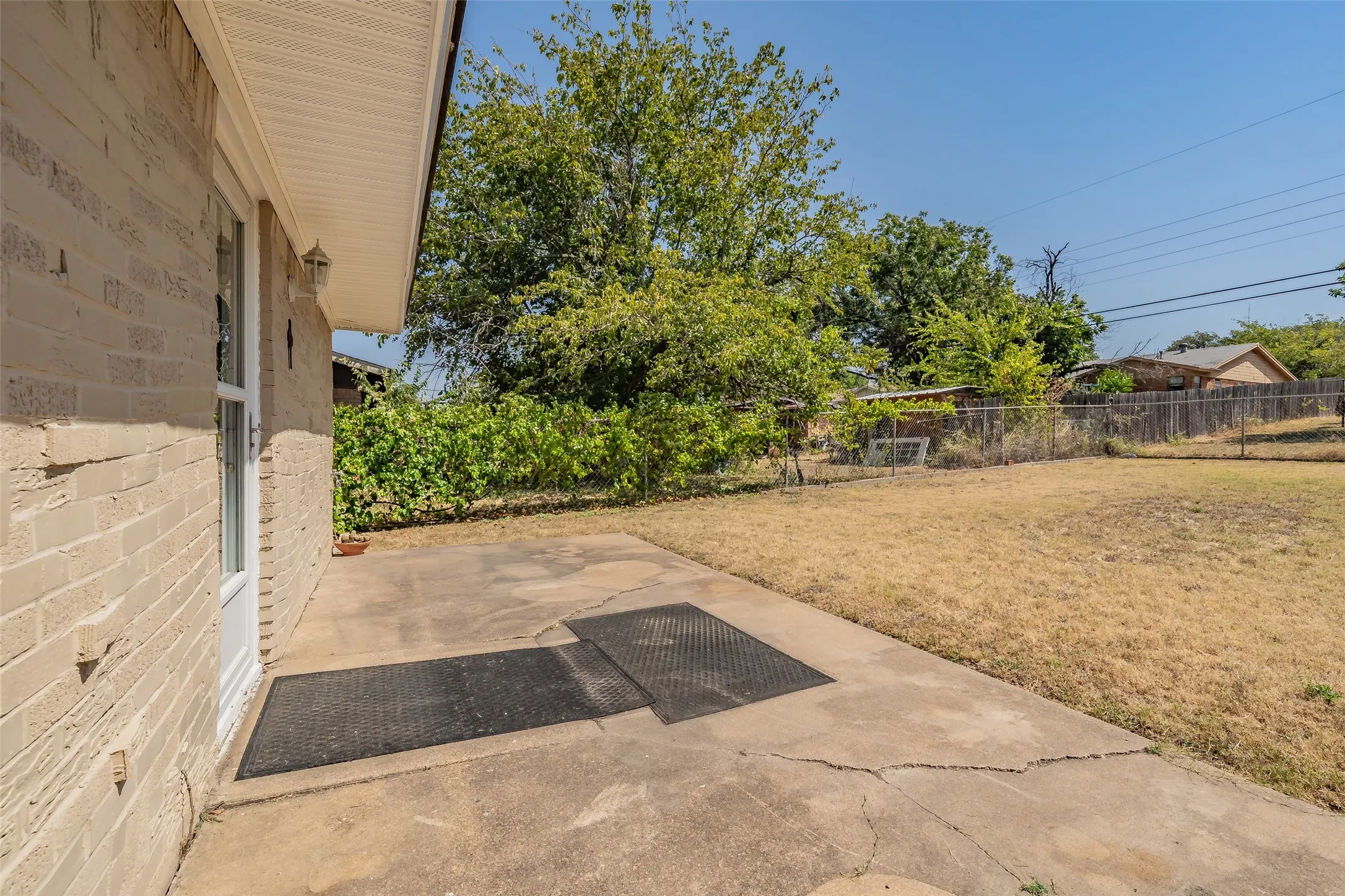 Single Family Residence For Sale in Tarrant County , 4120 Church Drive, Lake Worth, Texas 76135, 3 Bedroom, 2 Bathroom, 2 Garage spaces, 1,475 Sqft, built in 1957, mls#21370079, Real Estate Agent in Lake Worth, Homes For Sale in Tarrant county, Homes For Sale in Lake Worth, Realtor in Lake Worth Texas, Real Estate Brokerage Independent Realty Texas, Luminita Cordes Realtor