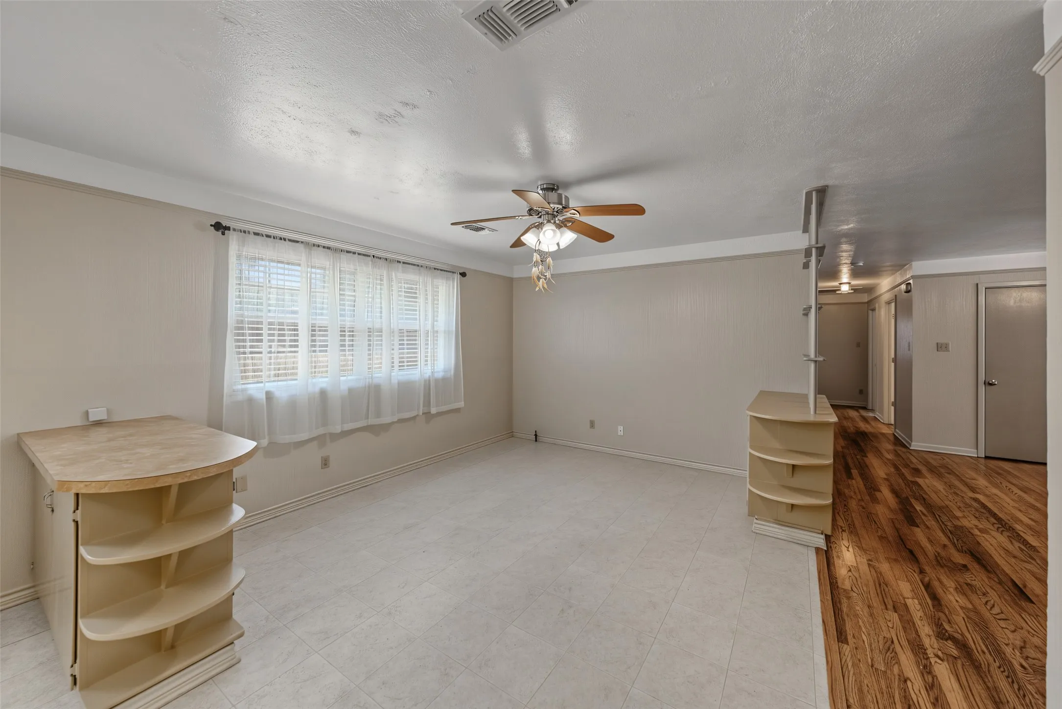 Single Family Residence For Sale in Tarrant County , 4120 Church Drive, Lake Worth, Texas 76135, 3 Bedroom, 2 Bathroom, 2 Garage spaces, 1,475 Sqft, built in 1957, mls#21370079, Real Estate Agent in Lake Worth, Homes For Sale in Tarrant county, Homes For Sale in Lake Worth, Realtor in Lake Worth Texas, Real Estate Brokerage Independent Realty Texas, Luminita Cordes Realtor
