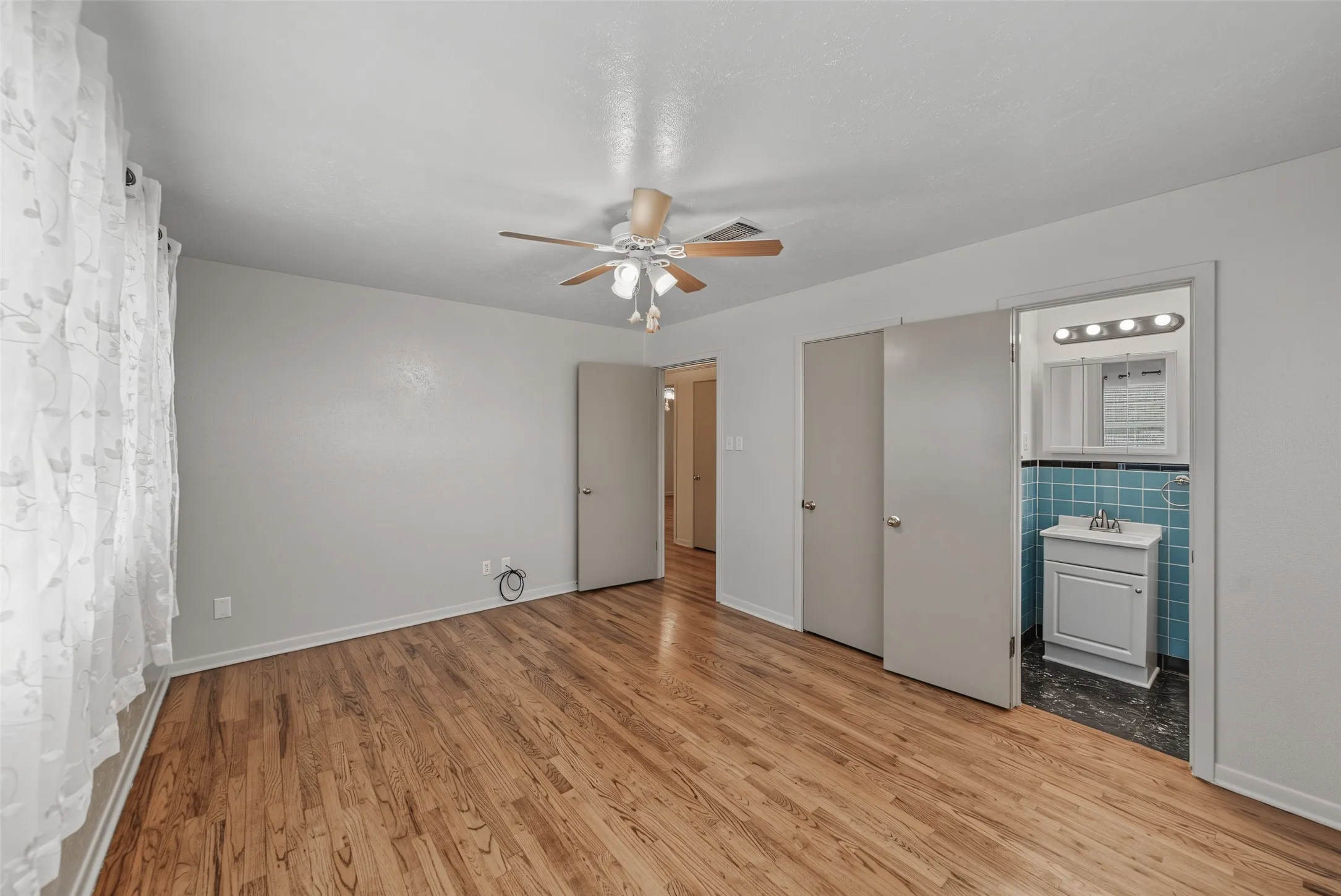 Single Family Residence For Sale in Tarrant County , 4120 Church Drive, Lake Worth, Texas 76135, 3 Bedroom, 2 Bathroom, 2 Garage spaces, 1,475 Sqft, built in 1957, mls#21370079, Real Estate Agent in Lake Worth, Homes For Sale in Tarrant county, Homes For Sale in Lake Worth, Realtor in Lake Worth Texas, Real Estate Brokerage Independent Realty Texas, Luminita Cordes Realtor
