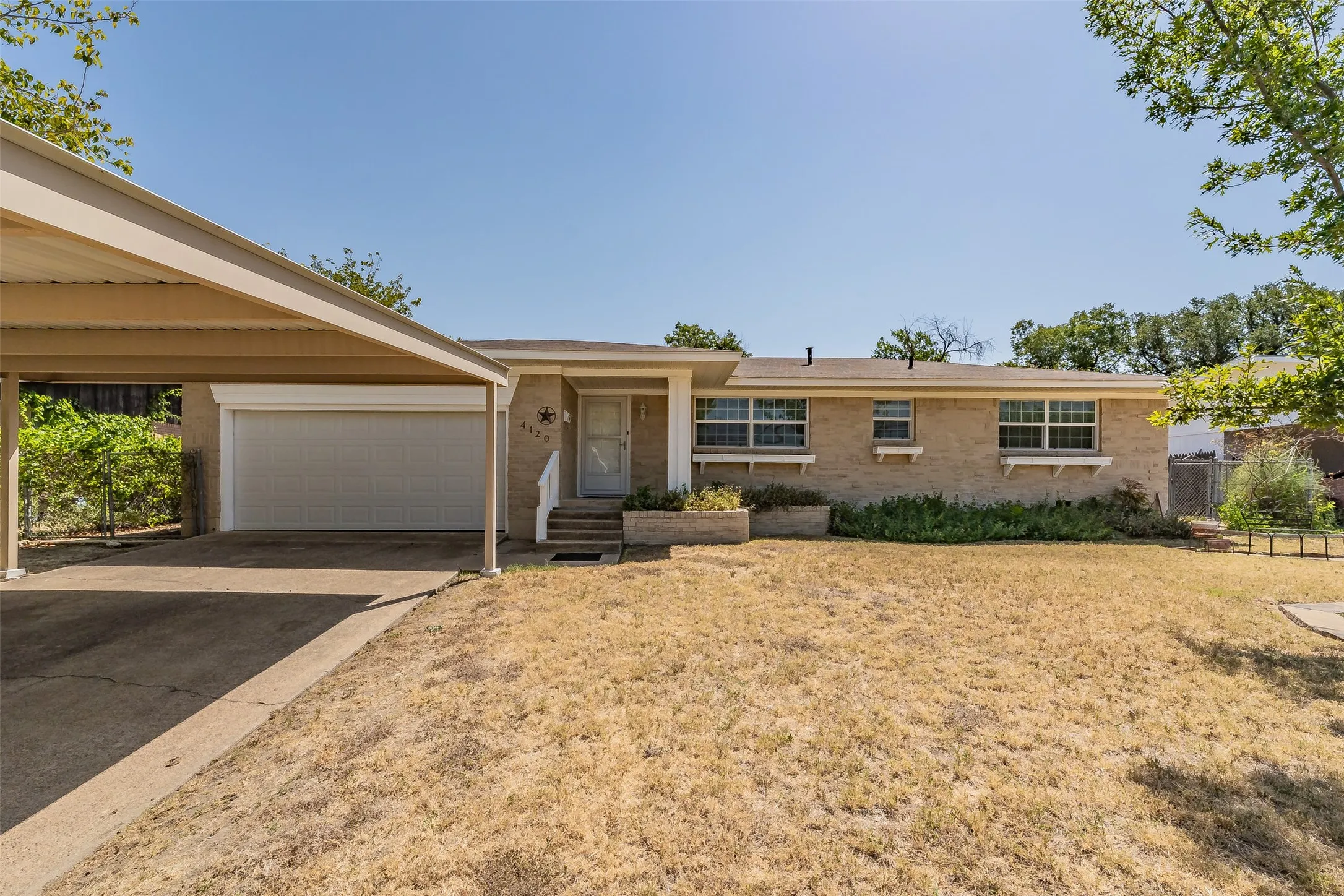 Single Family Residence For Sale in Tarrant County , 4120 Church Drive, Lake Worth, Texas 76135, 3 Bedroom, 2 Bathroom, 2 Garage spaces, 1,475 Sqft, built in 1957, mls#21370079, Real Estate Agent in Lake Worth, Homes For Sale in Tarrant county, Homes For Sale in Lake Worth, Realtor in Lake Worth Texas, Real Estate Brokerage Independent Realty Texas, Luminita Cordes Realtor